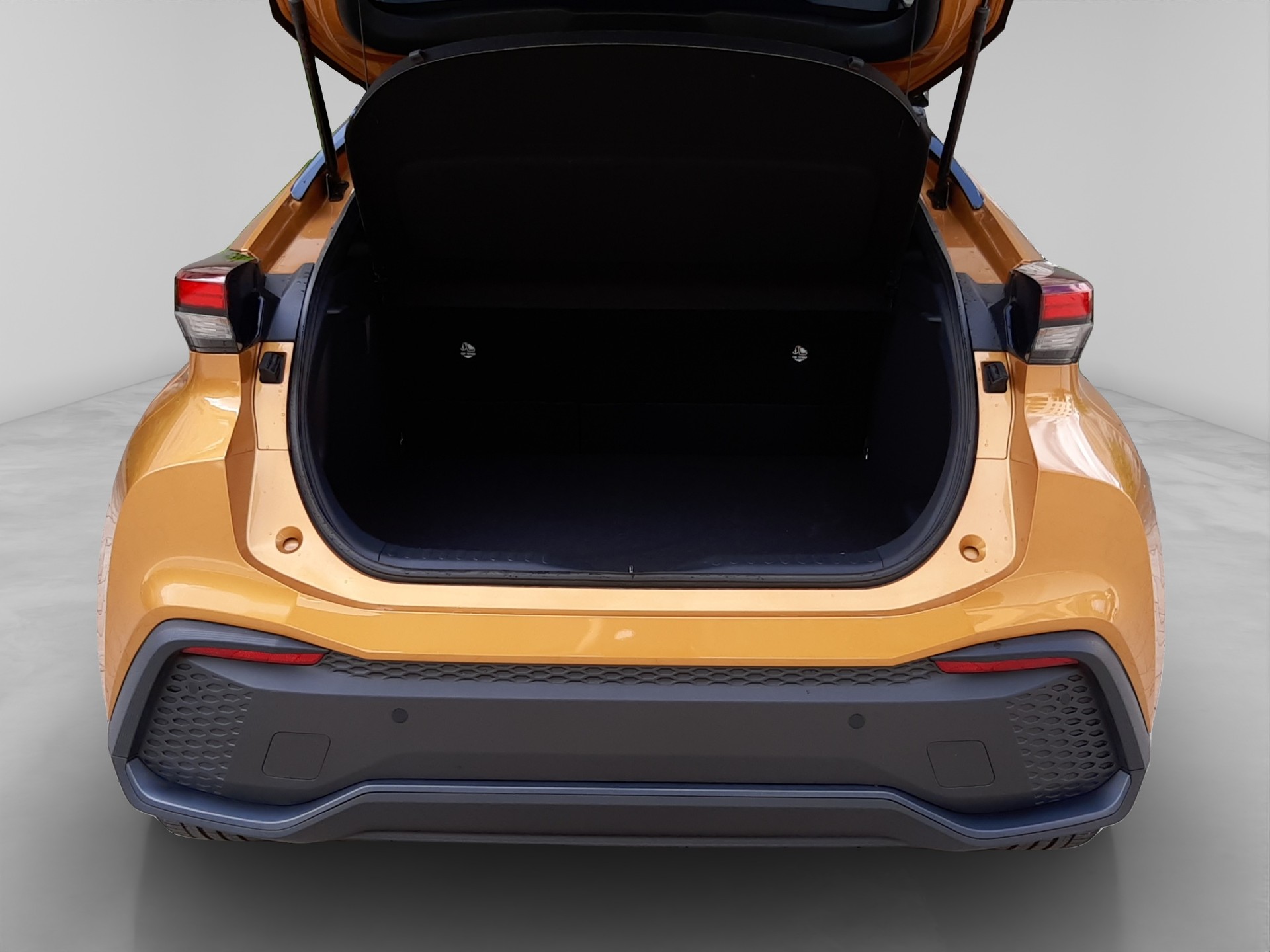 TOYOTA C-HR 2.0 PHEV Swiss Edition-image-16