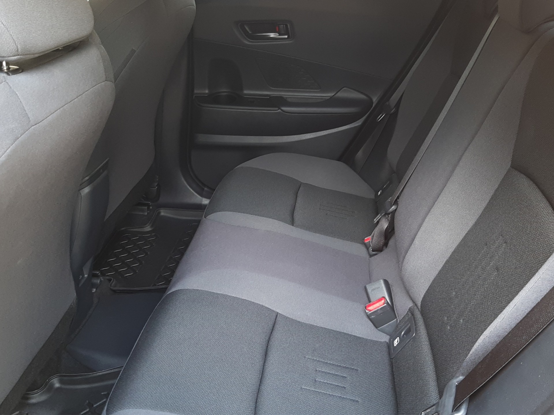 TOYOTA C-HR 2.0 PHEV Swiss Edition-image-12