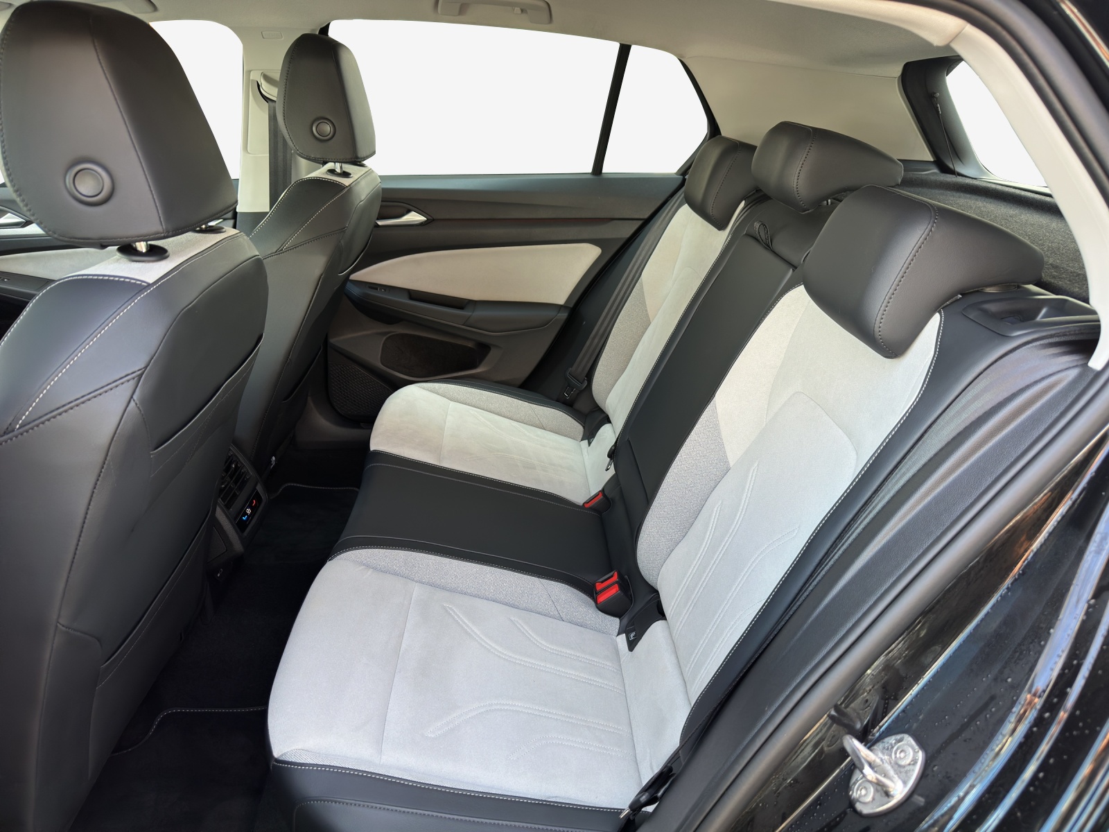 VW Golf 1.5 e TSI mHEV Style DSG-image-11