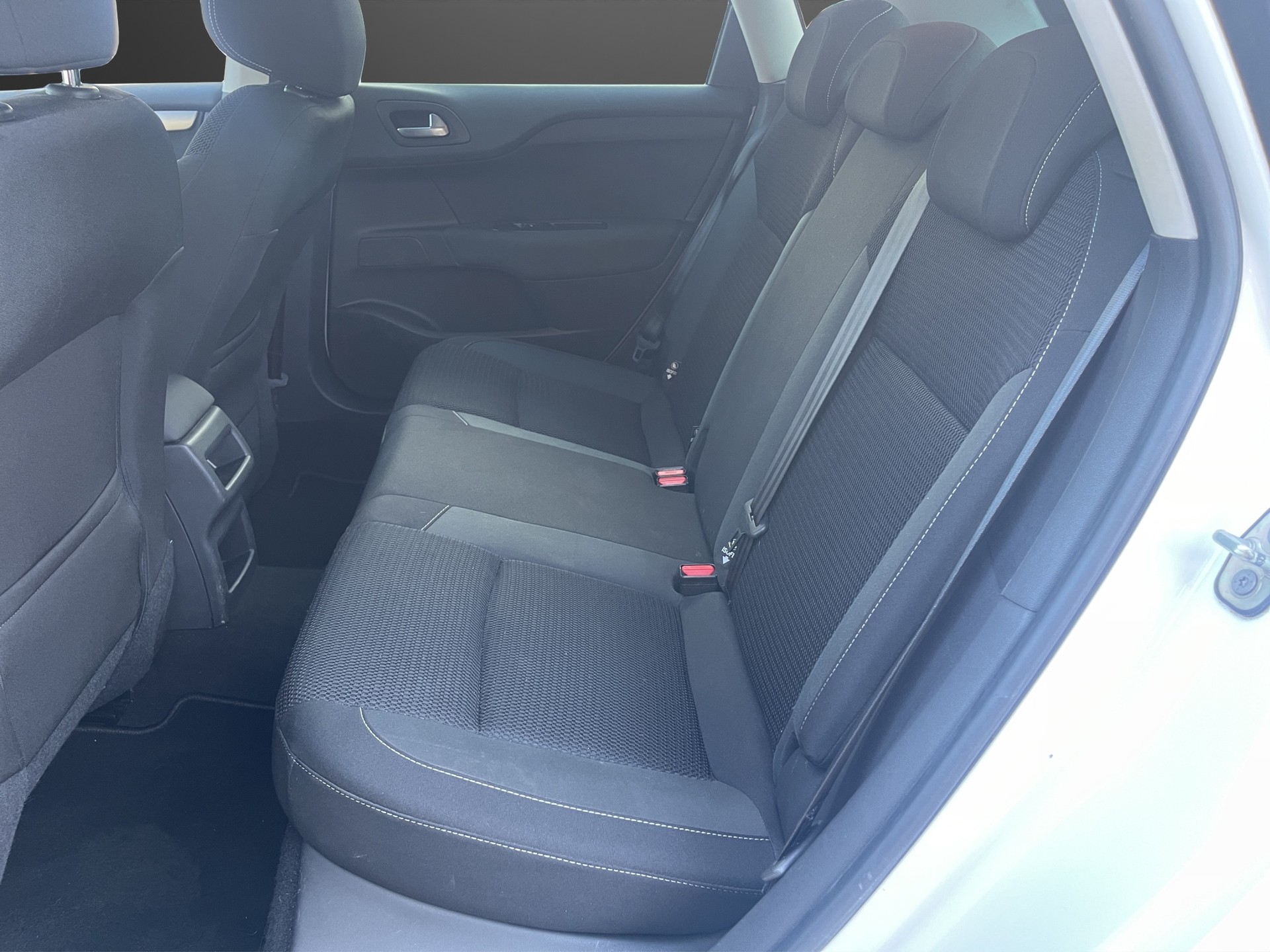 CITROEN C4 1.2 Pure Tech Feel-image-13
