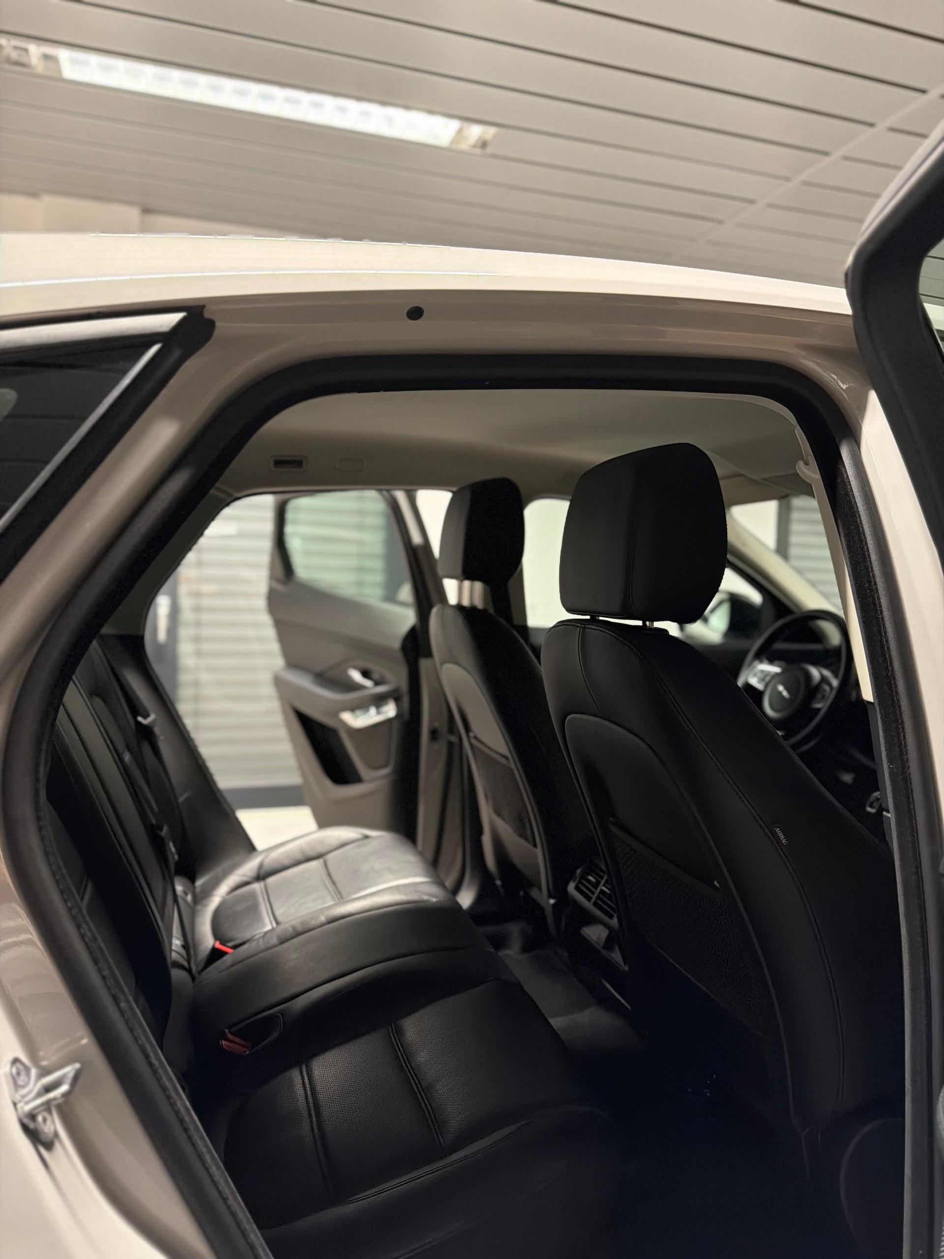 JAGUAR E-Pace 2.0d D150 AWD Automatik-image-11