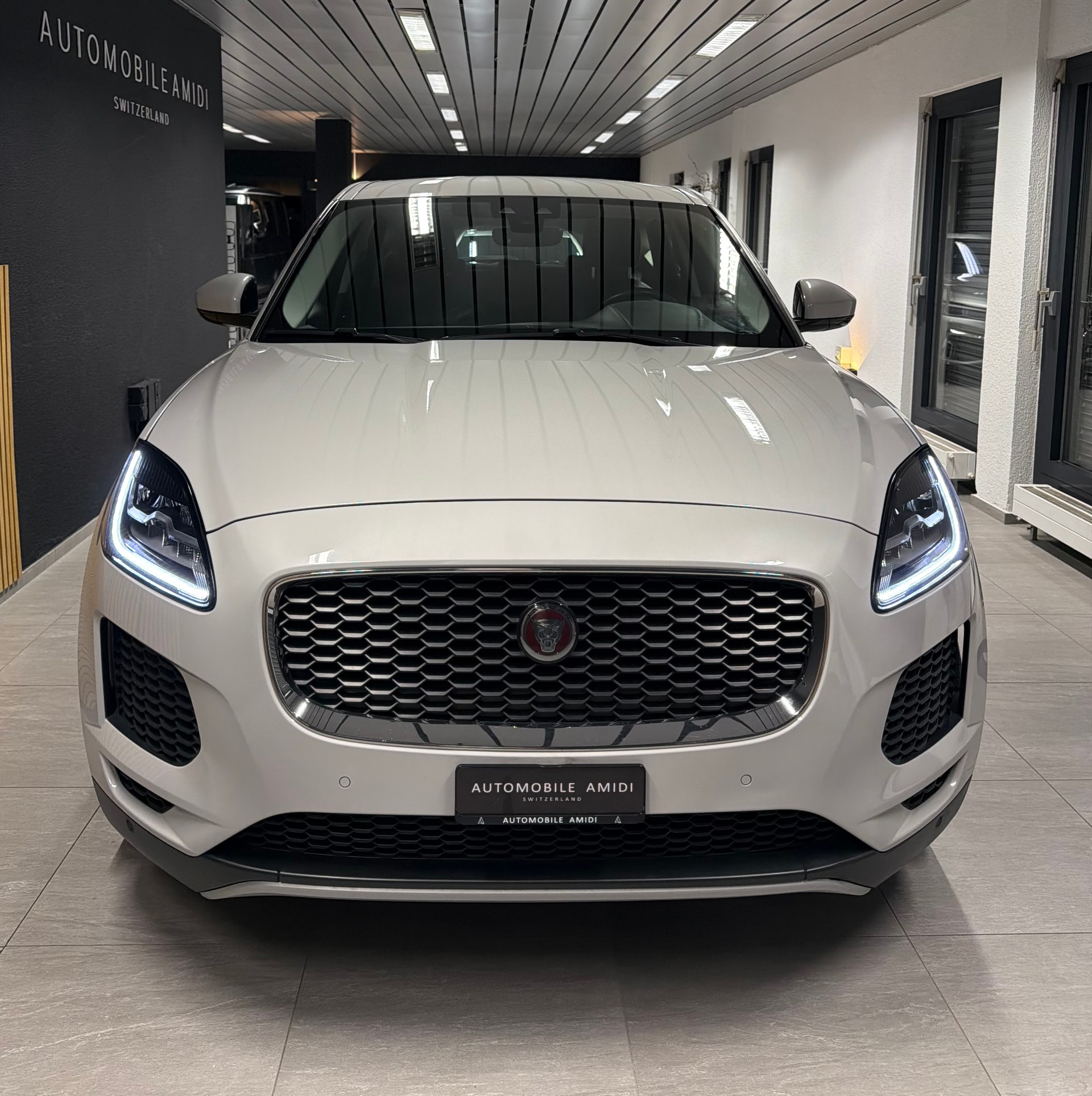 JAGUAR E-Pace 2.0d D150 AWD Automatik-image-1