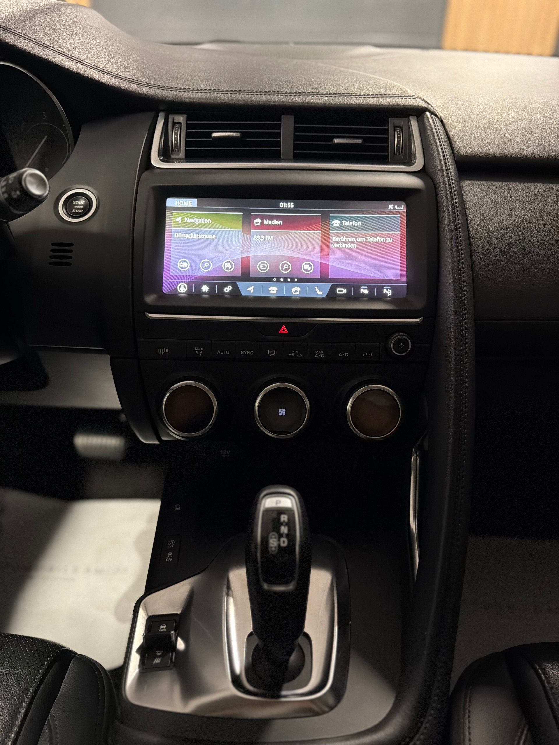 JAGUAR E-Pace 2.0d D150 AWD Automatik-image-13
