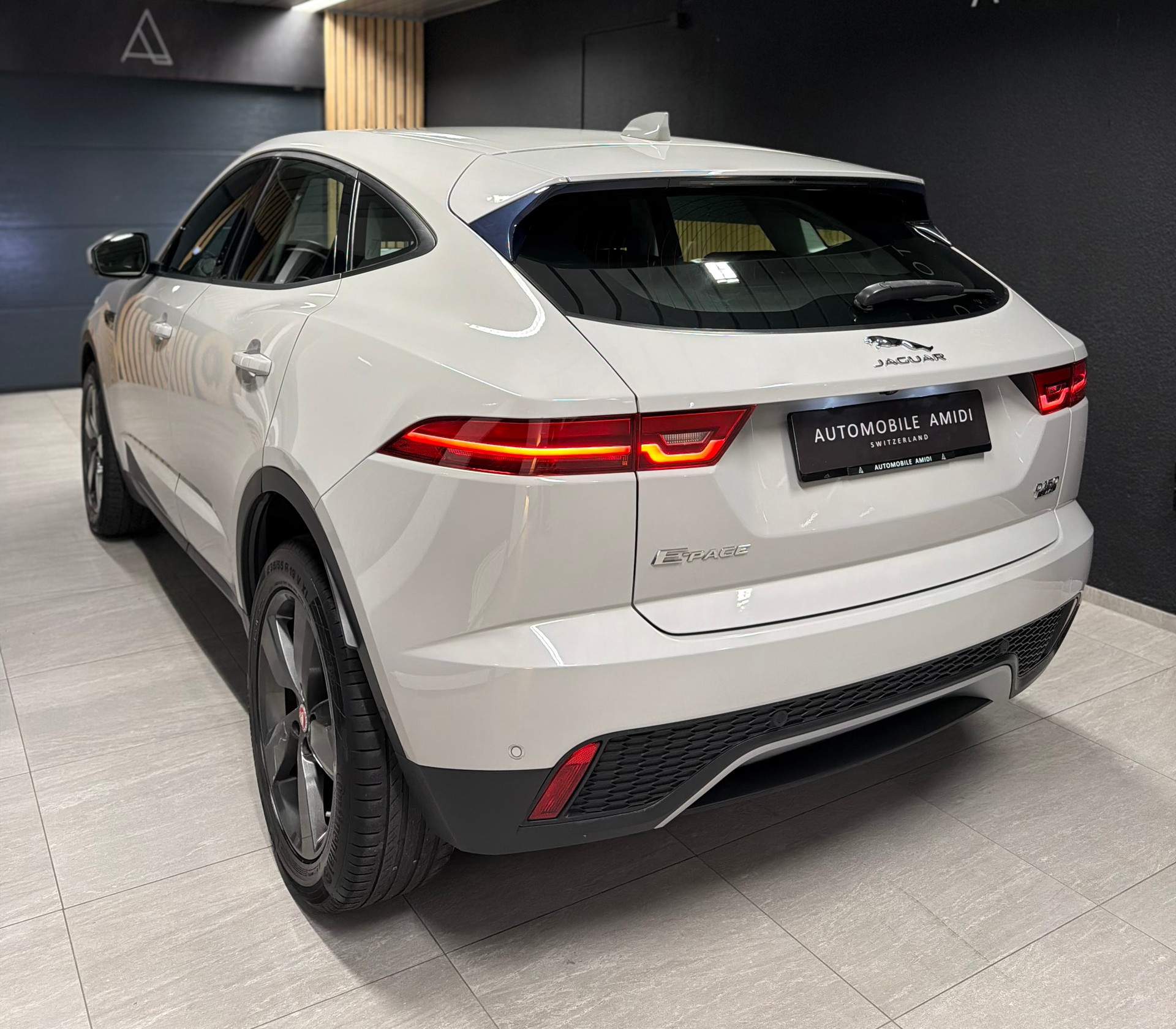 JAGUAR E-Pace 2.0d D150 AWD Automatik-image-2
