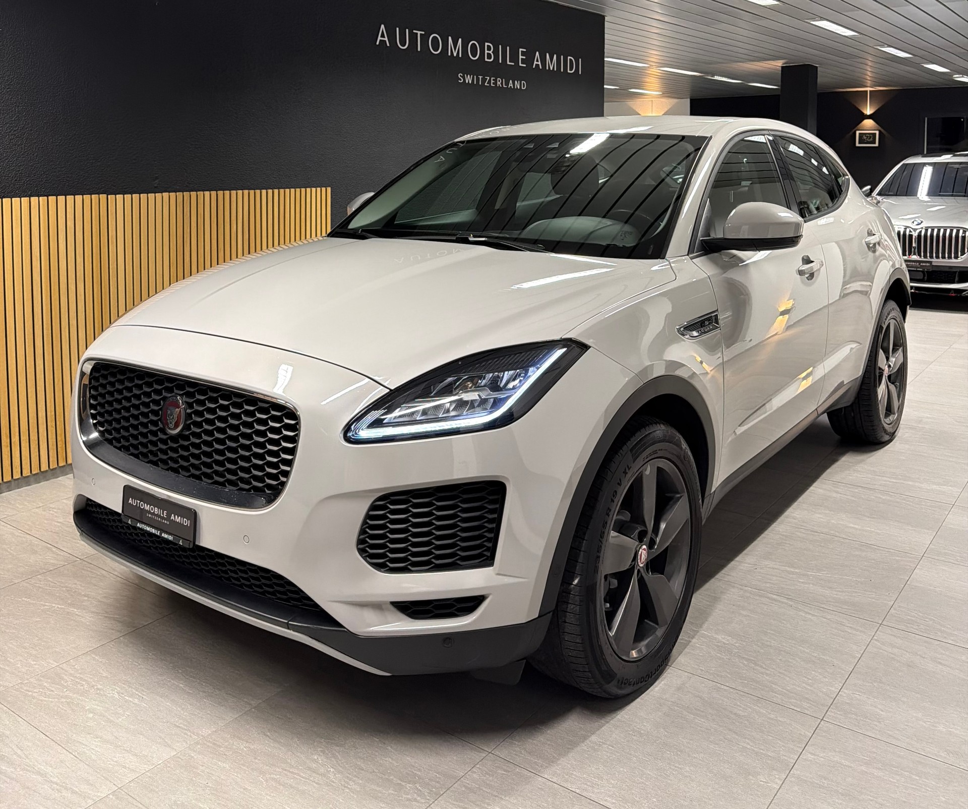 JAGUAR E-Pace 2.0d D150 AWD Automatik-image-0