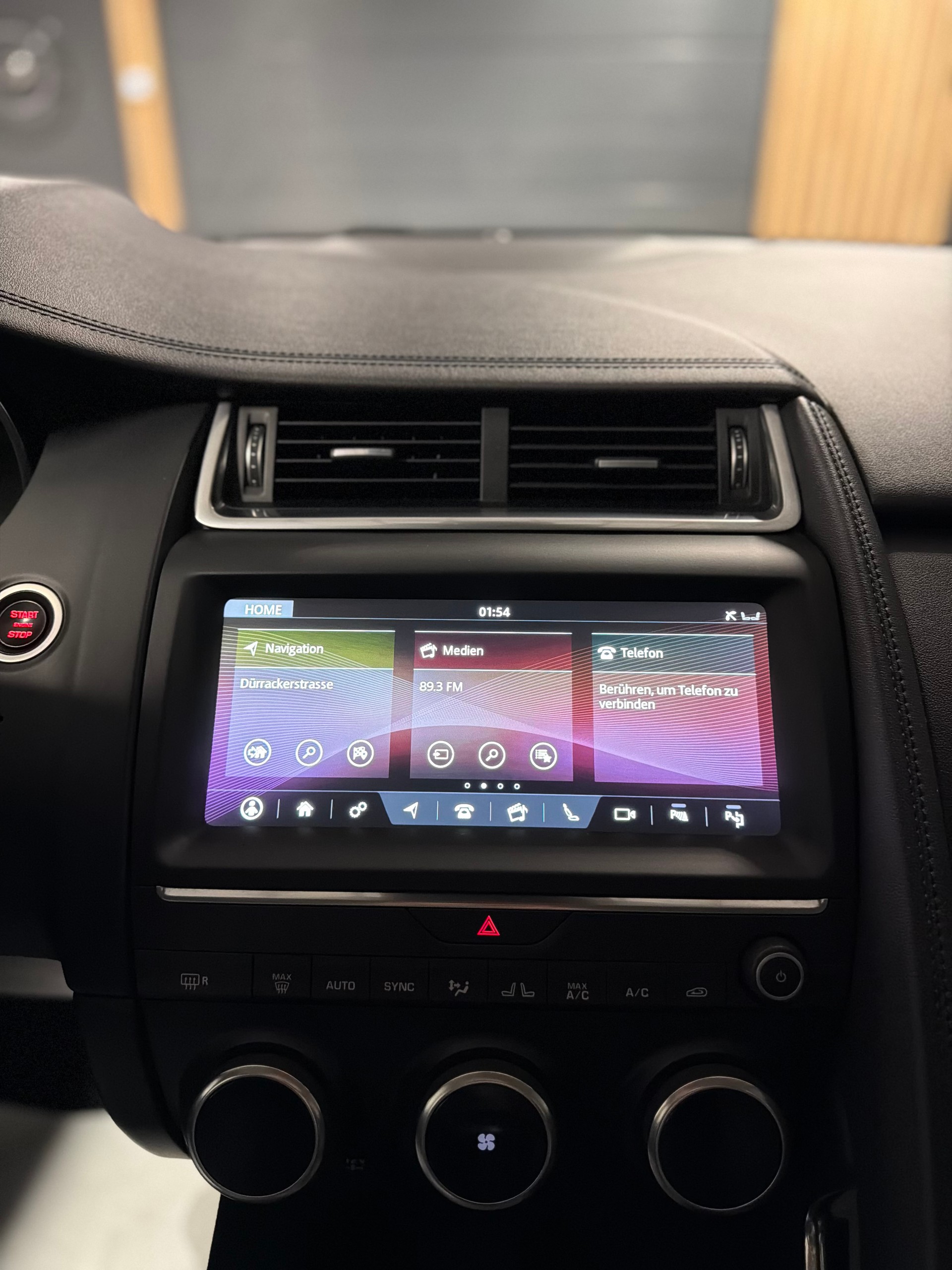 JAGUAR E-Pace 2.0d D150 AWD Automatik-image-12