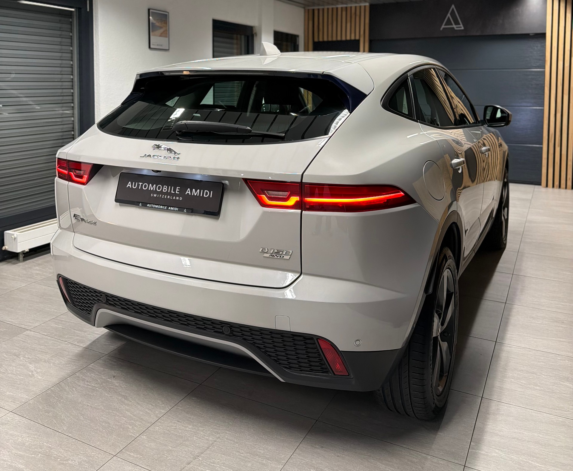 JAGUAR E-Pace 2.0d D150 AWD Automatik-image-4