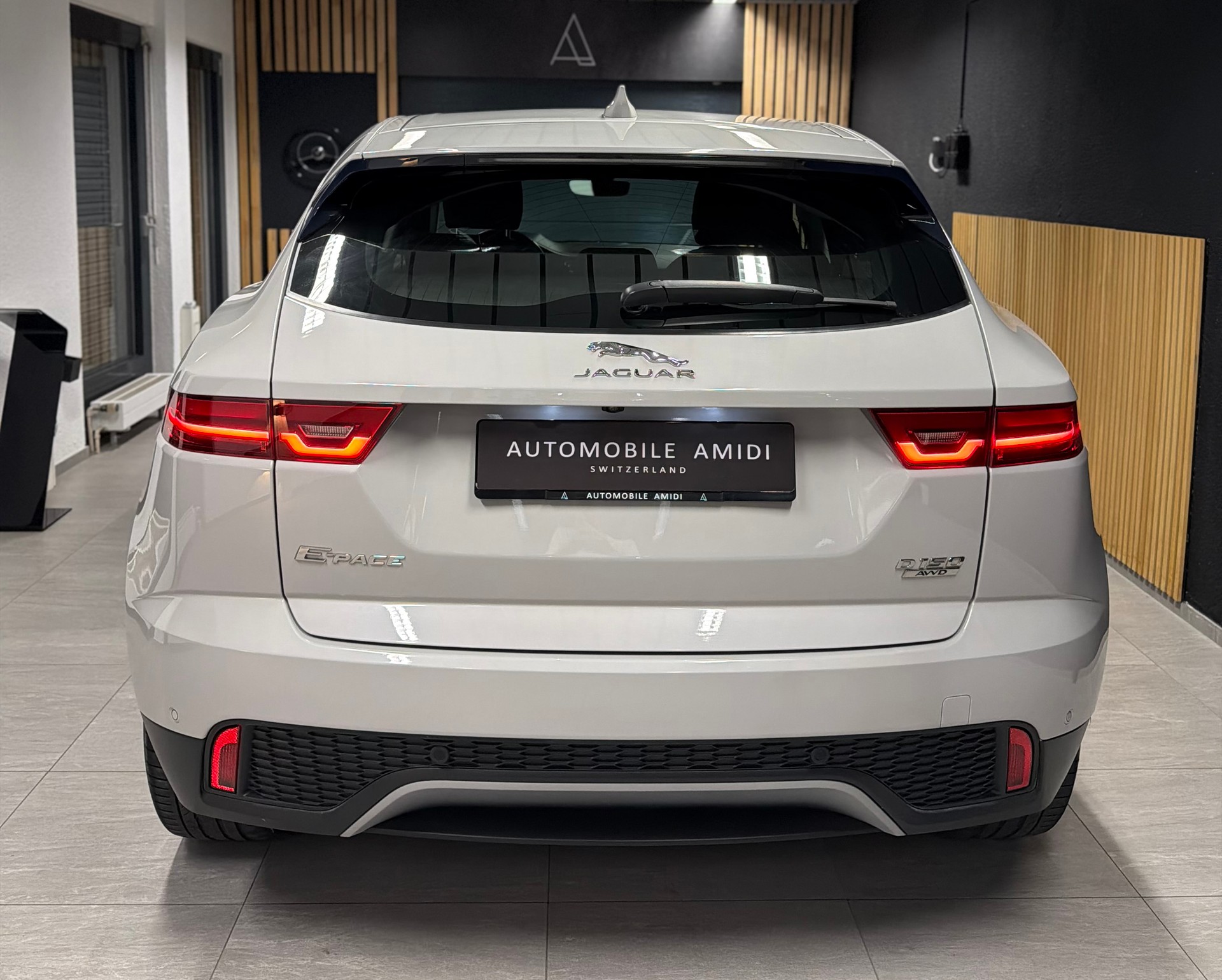 JAGUAR E-Pace 2.0d D150 AWD Automatik-image-3