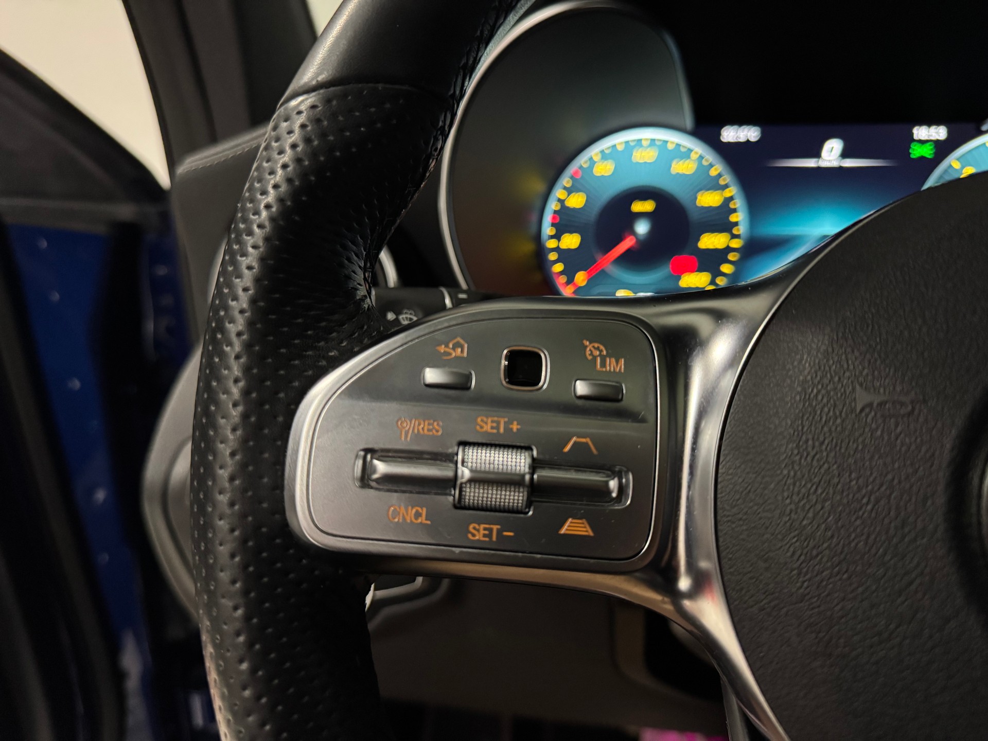 MERCEDES-BENZ GLC Coupé 400 d AMG Line 4Matic 9G-Tronic | 1.Hand | CH |-image-25