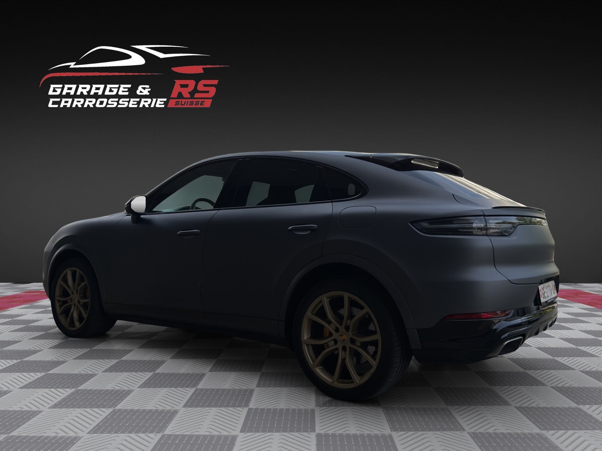 PORSCHE Cayenne Coupé E-Hybrid-image-2