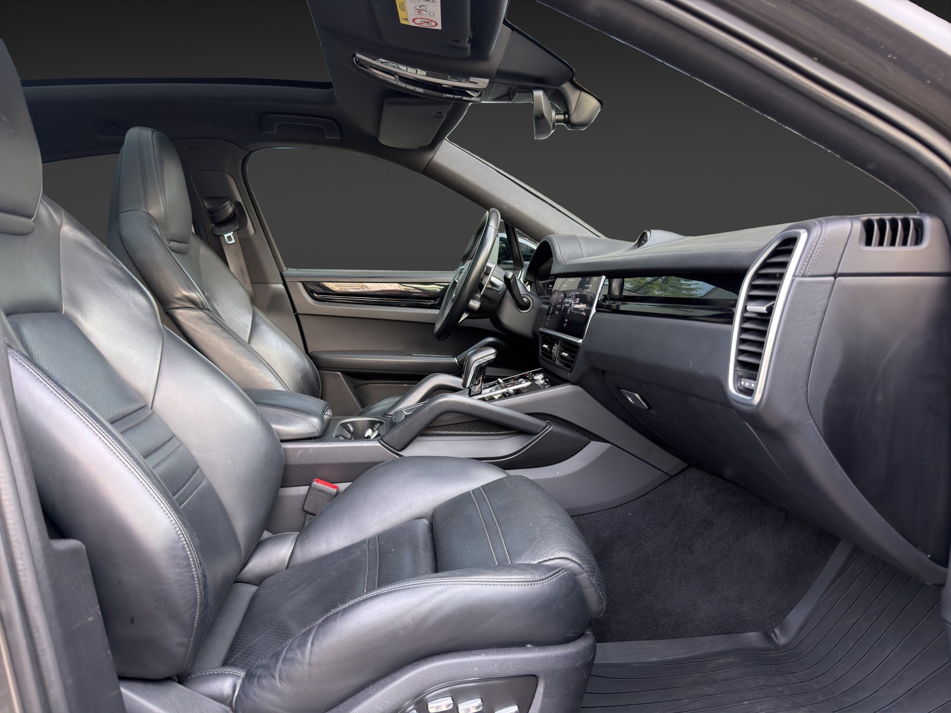 PORSCHE Cayenne Coupé E-Hybrid-image-12