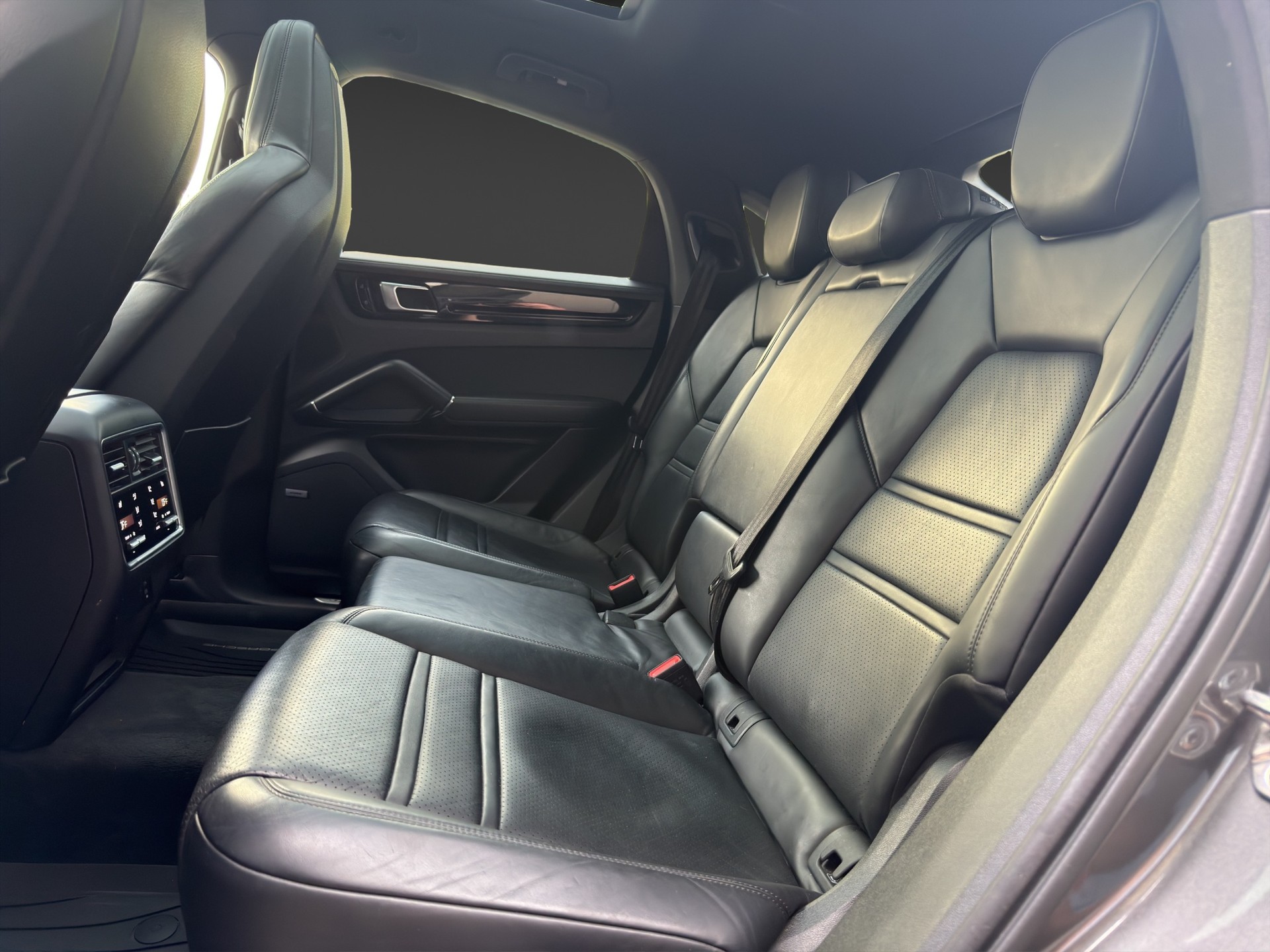 PORSCHE Cayenne Coupé E-Hybrid-image-13