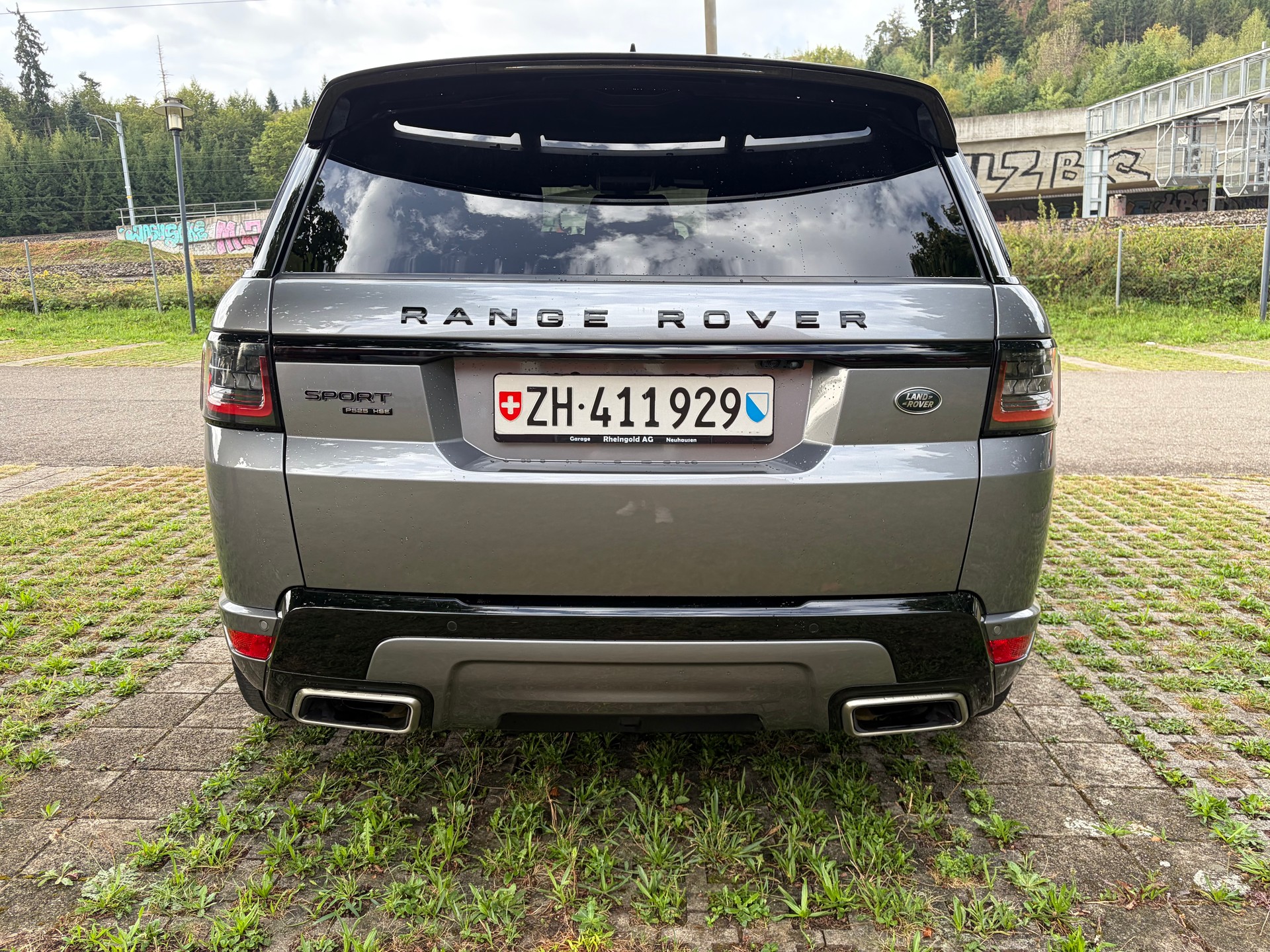 LAND ROVER 5.0 V8 SC HSE Dynamic Stealth-image-3