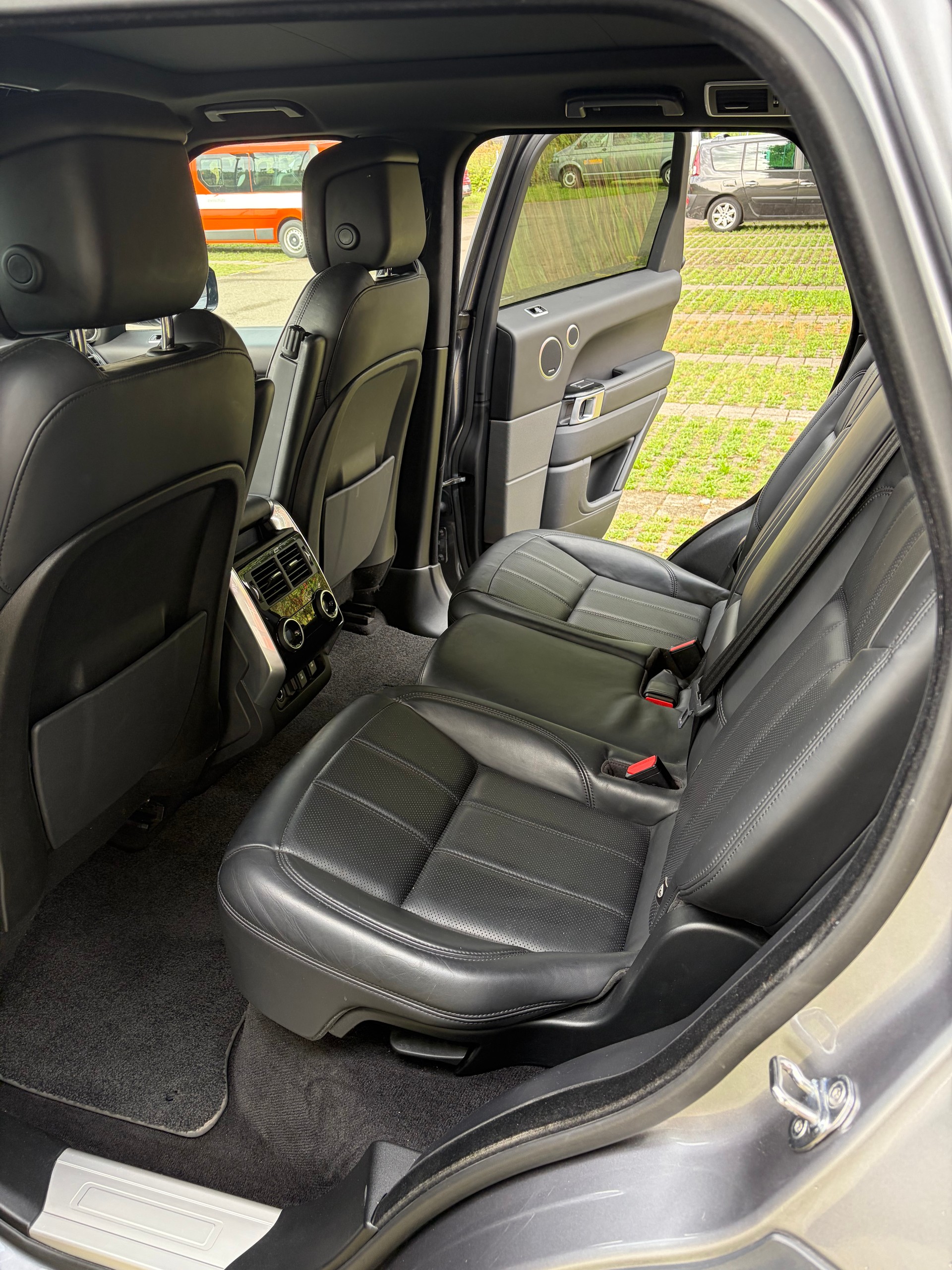 LAND ROVER 5.0 V8 SC HSE Dynamic Stealth-image-5