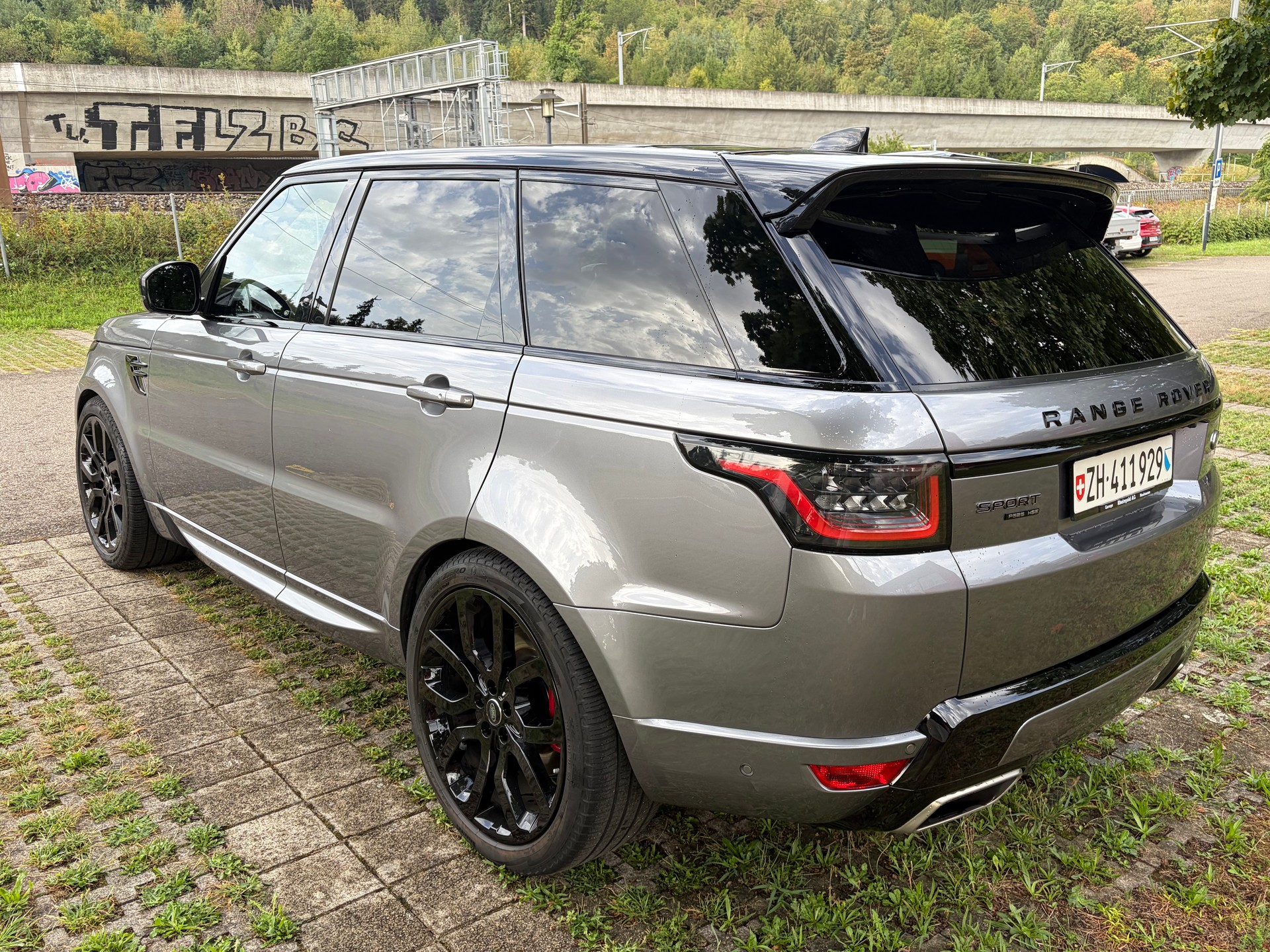 LAND ROVER 5.0 V8 SC HSE Dynamic Stealth-image-1