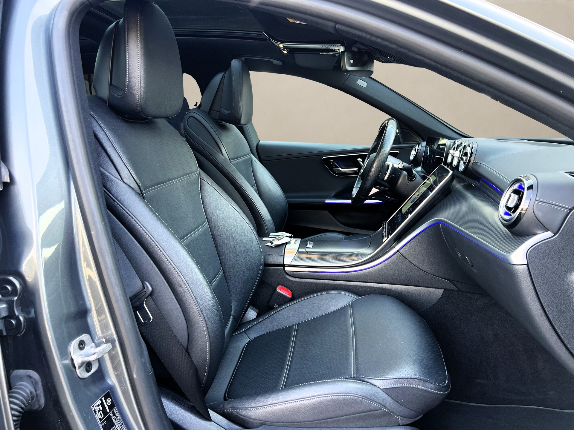 MERCEDES-BENZ C 300 T 4Matic❗FACELIFT AMG Line❗✅CH-Fahrzeug aus 1. Hand & 8-fach bereift✅-image-9