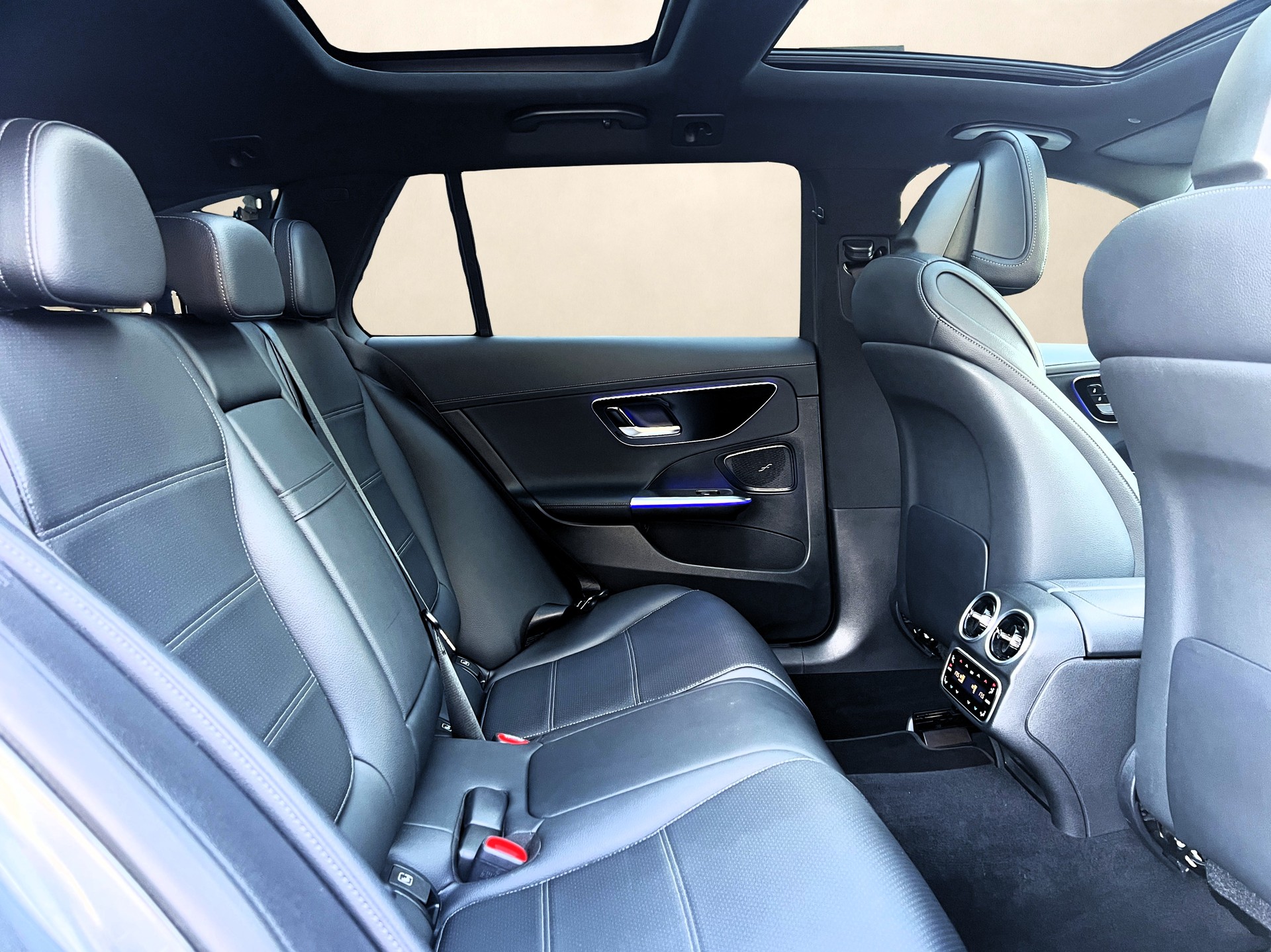 MERCEDES-BENZ C 300 T 4Matic❗FACELIFT AMG Line❗✅CH-Fahrzeug aus 1. Hand & 8-fach bereift✅-image-14