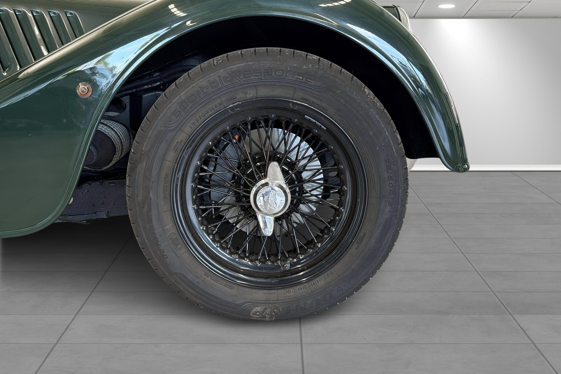MORGAN Plus 4 2.0 Bespoke *Swiss* Bretish Racing Green-showroom-element-3