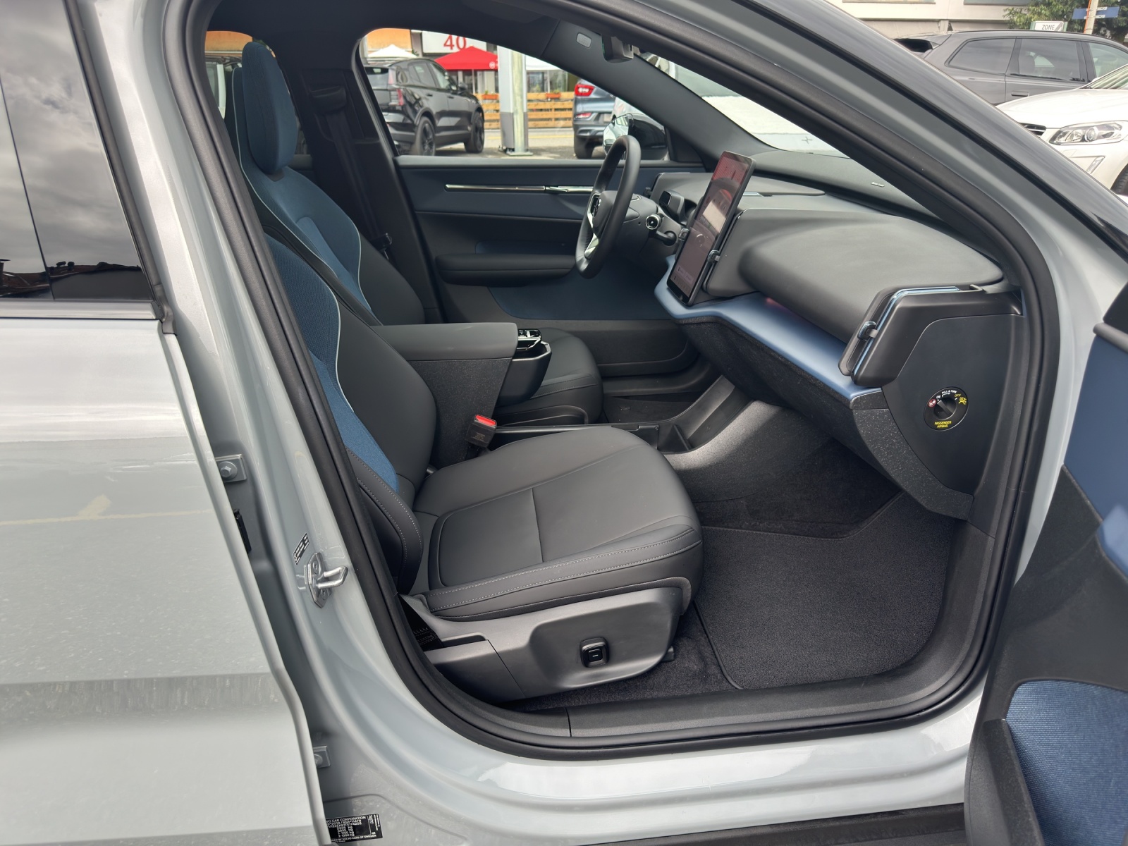 VOLVO EX30 E60 Twin Ultra Performance AWD-image-19