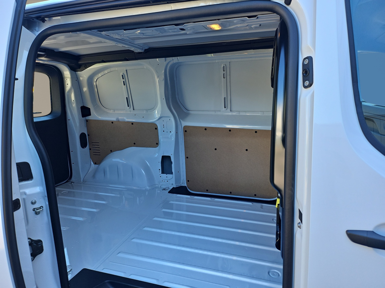 TOYOTA PROACE Van L1 2.0 D Advanced-image-13