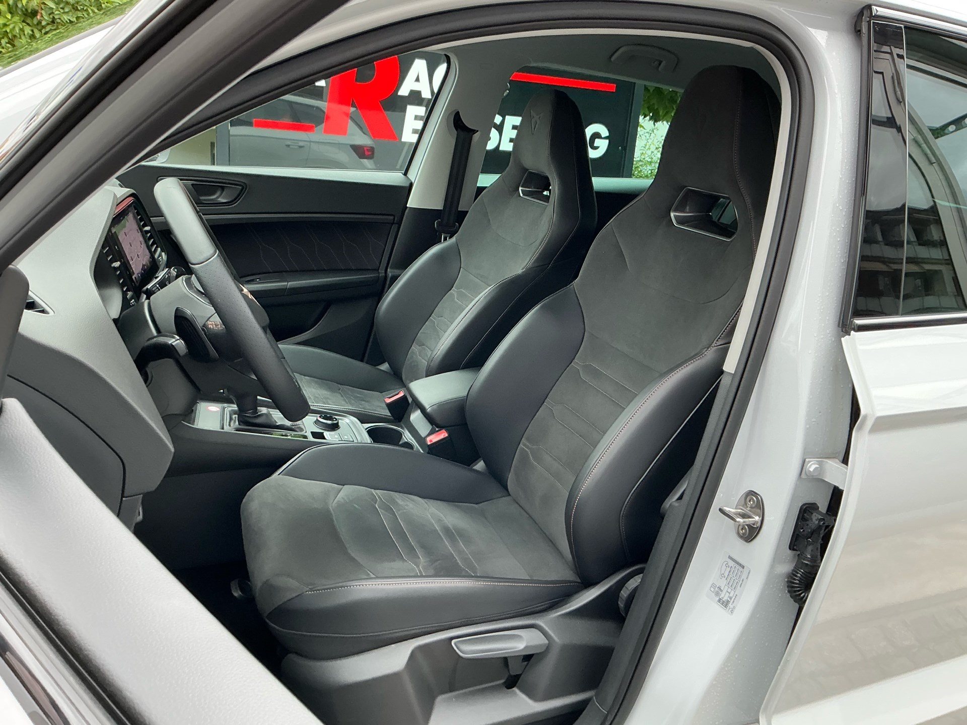 CUPRA Ateca 4Drive *** ANHÄNGERKUPPLUNG & 5 JAHRE CUPRA WERKSGARANTIE ***-image-7