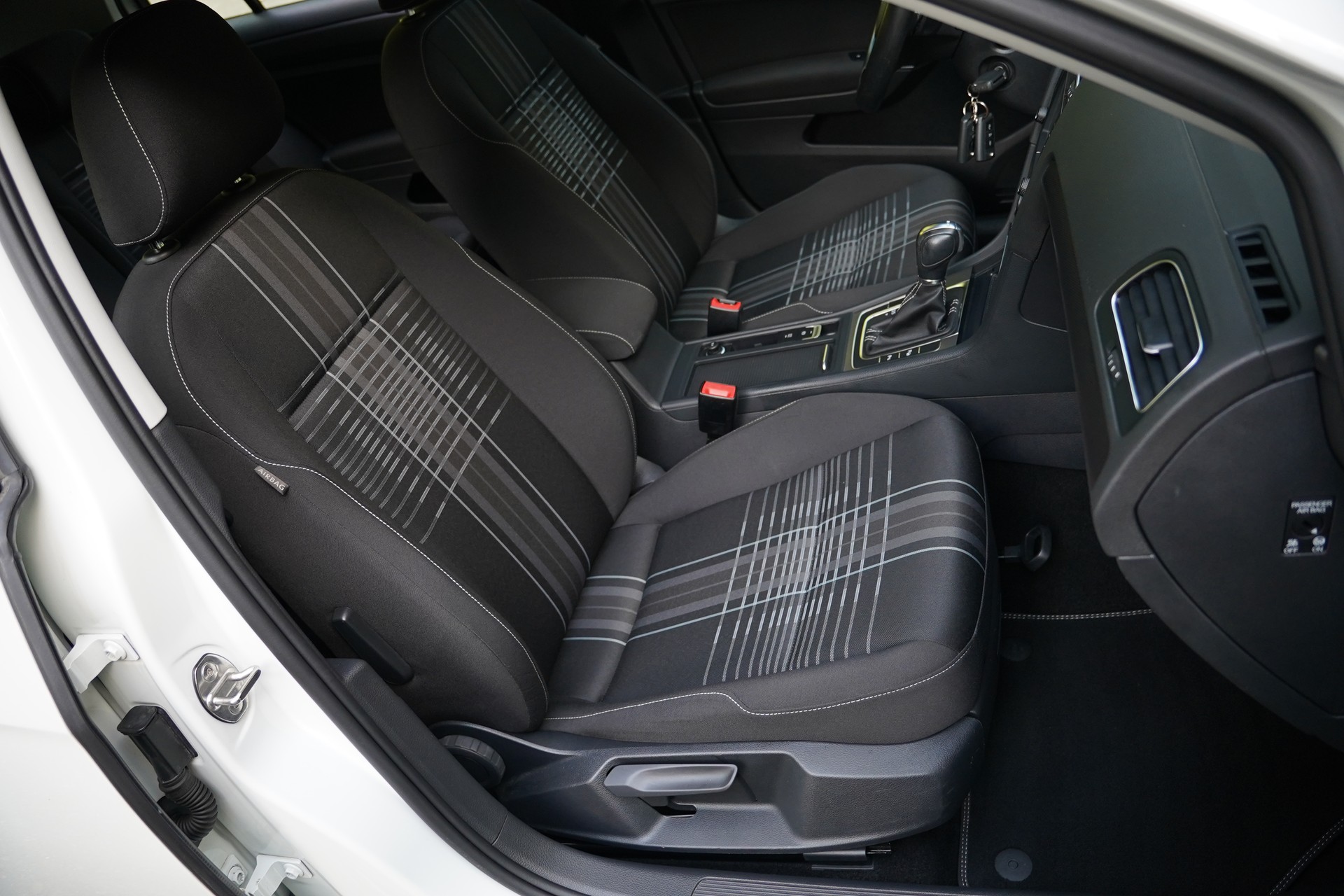 VW Golf 1.4 TSI Lounge DSG-image-13