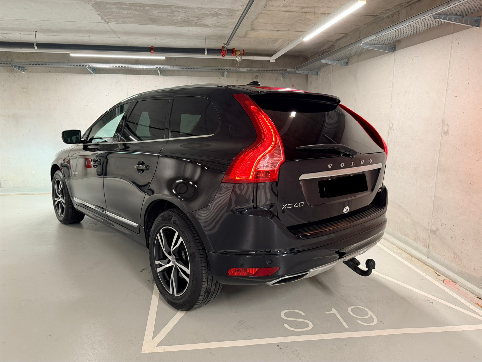 VOLVO XC60 D5 AWD Summum Geartronic-image-2