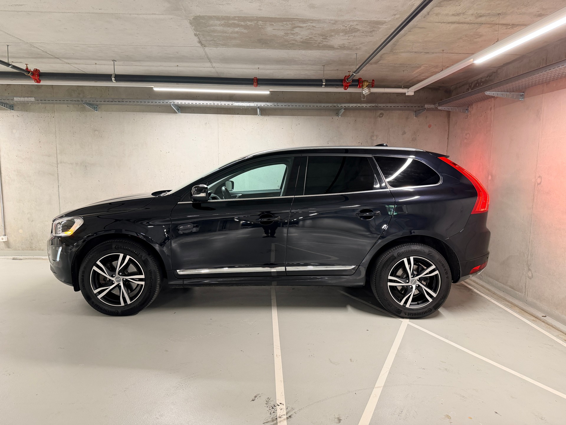 VOLVO XC60 D5 AWD Summum Geartronic-image-1