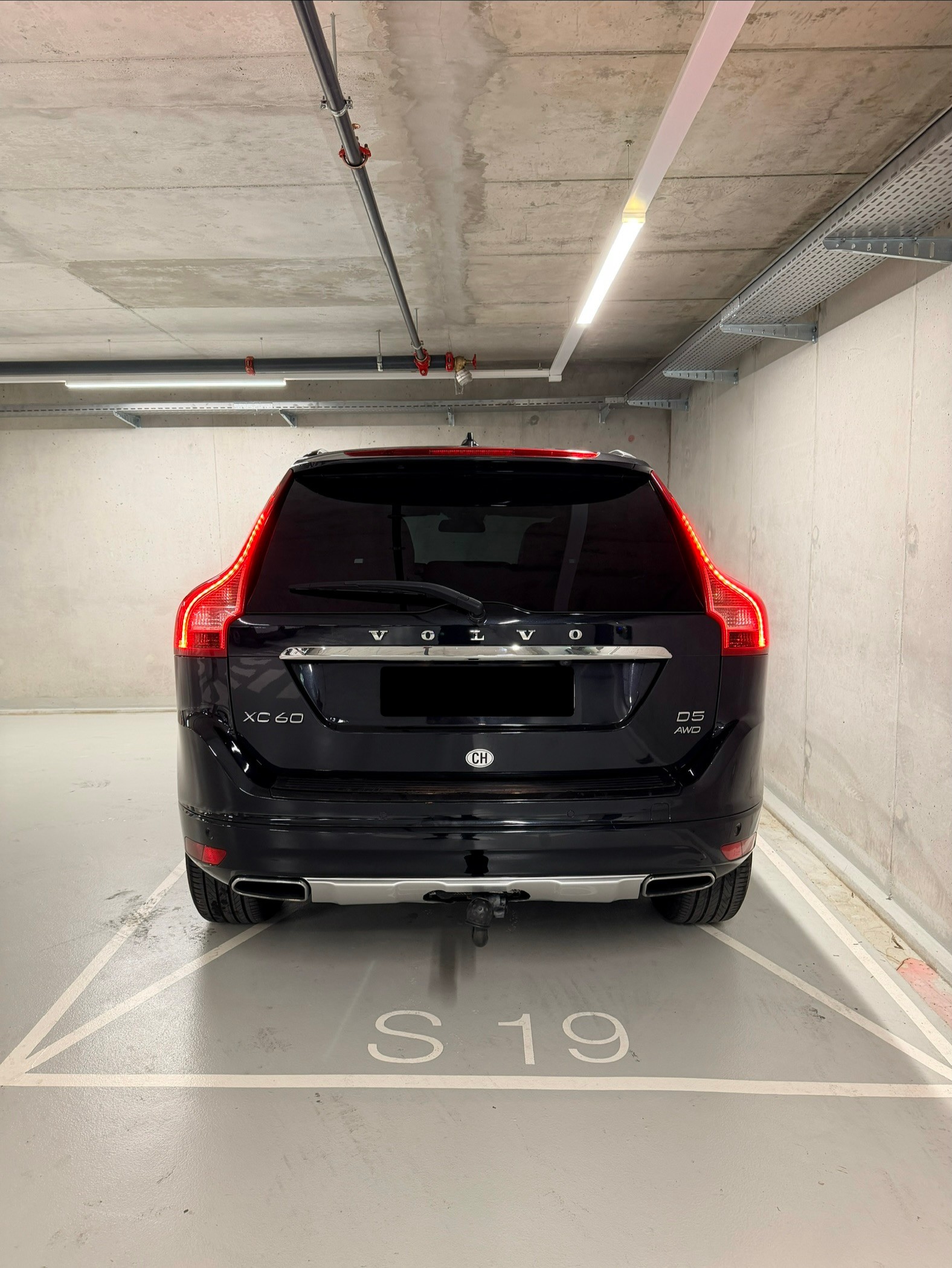 VOLVO XC60 D5 AWD Summum Geartronic-image-3