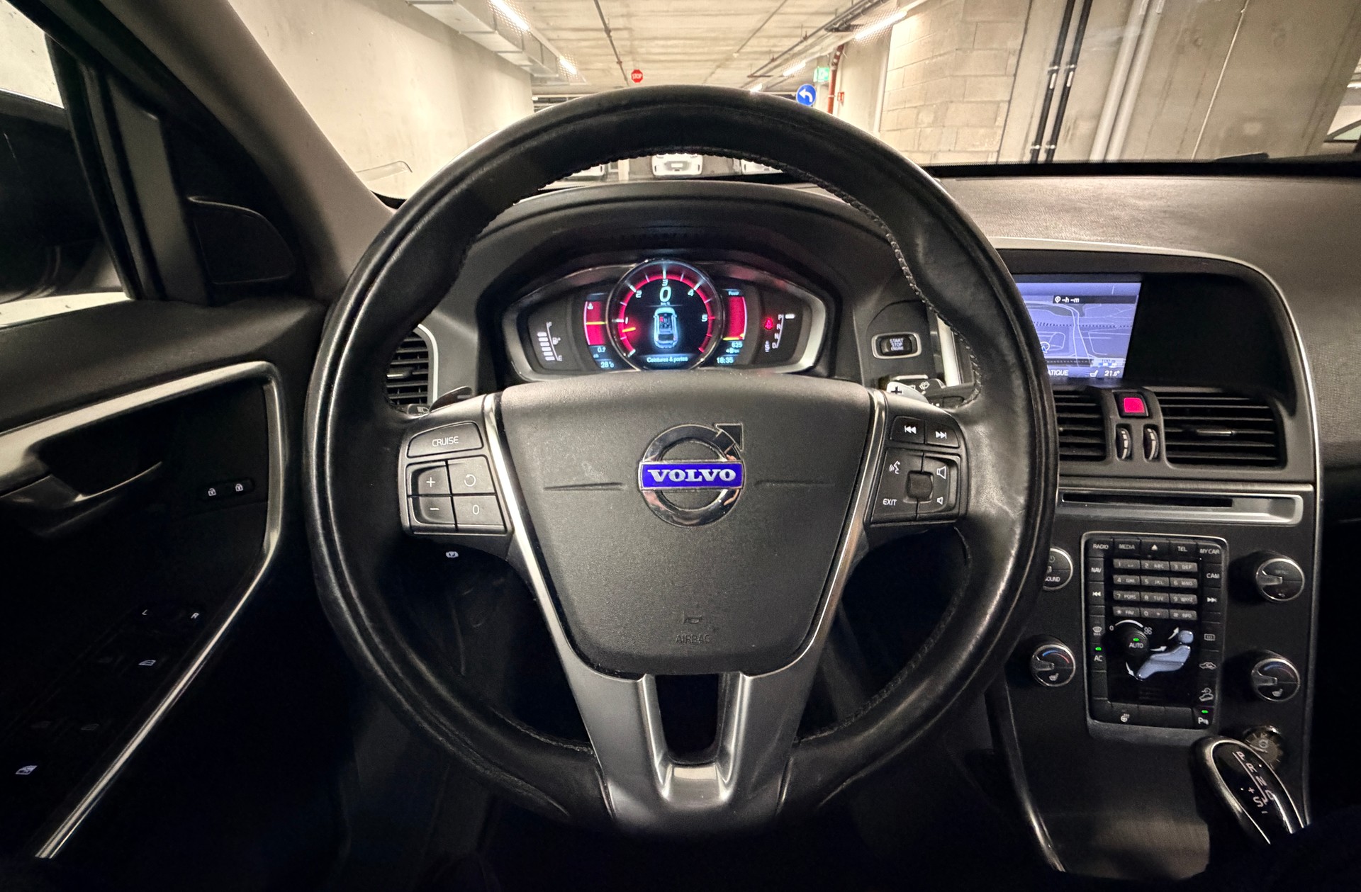 VOLVO XC60 D5 AWD Summum Geartronic-image-10