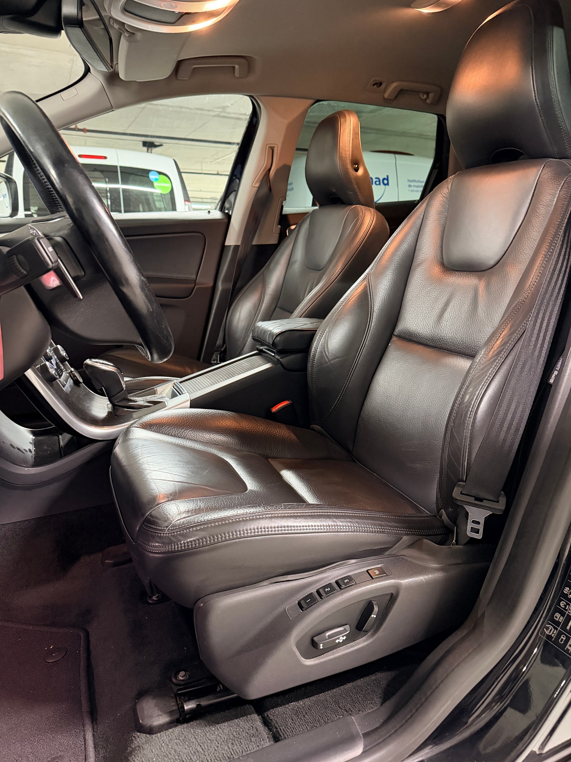 VOLVO XC60 D5 AWD Summum Geartronic-image-8