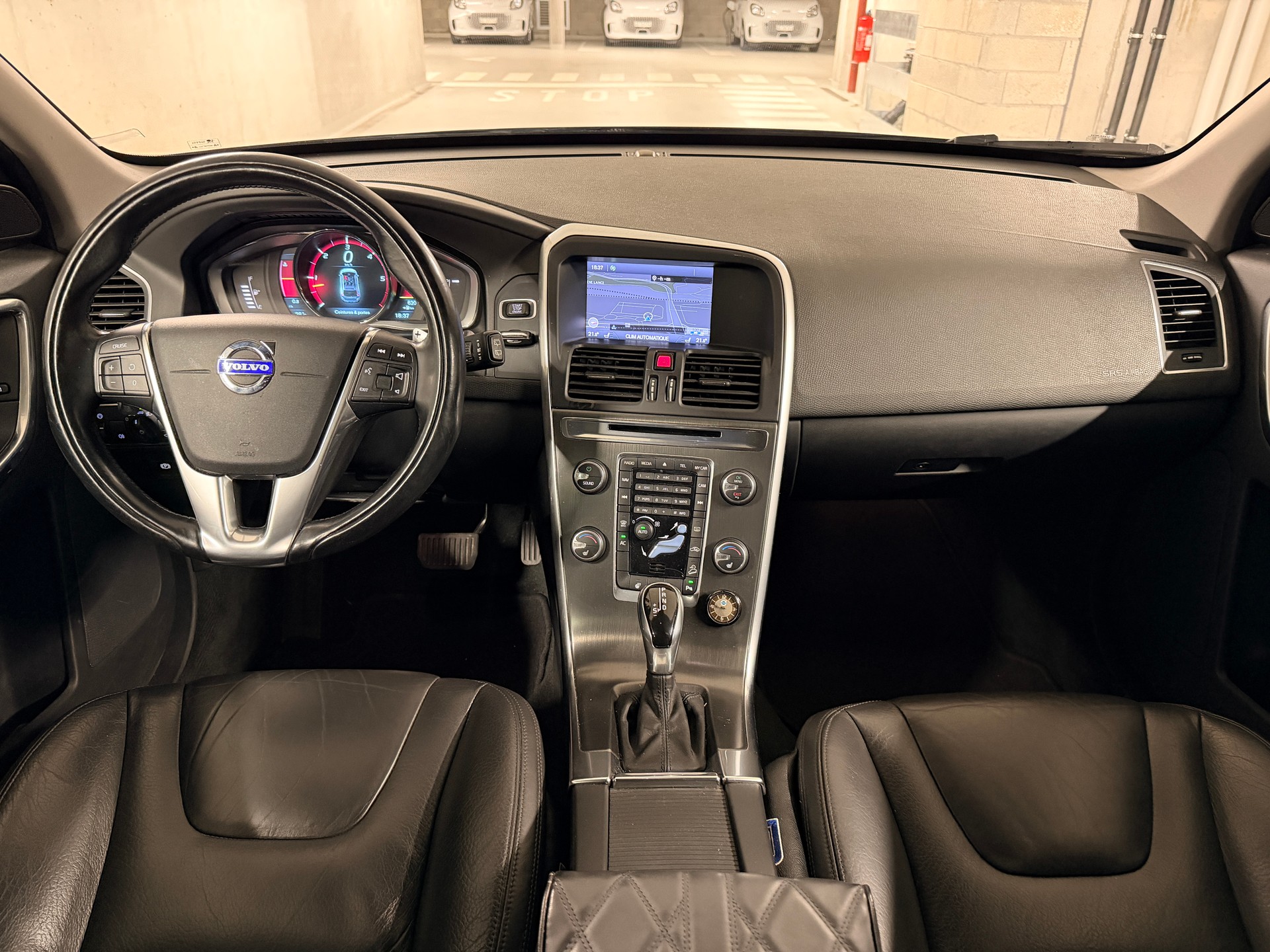 VOLVO XC60 D5 AWD Summum Geartronic-image-11