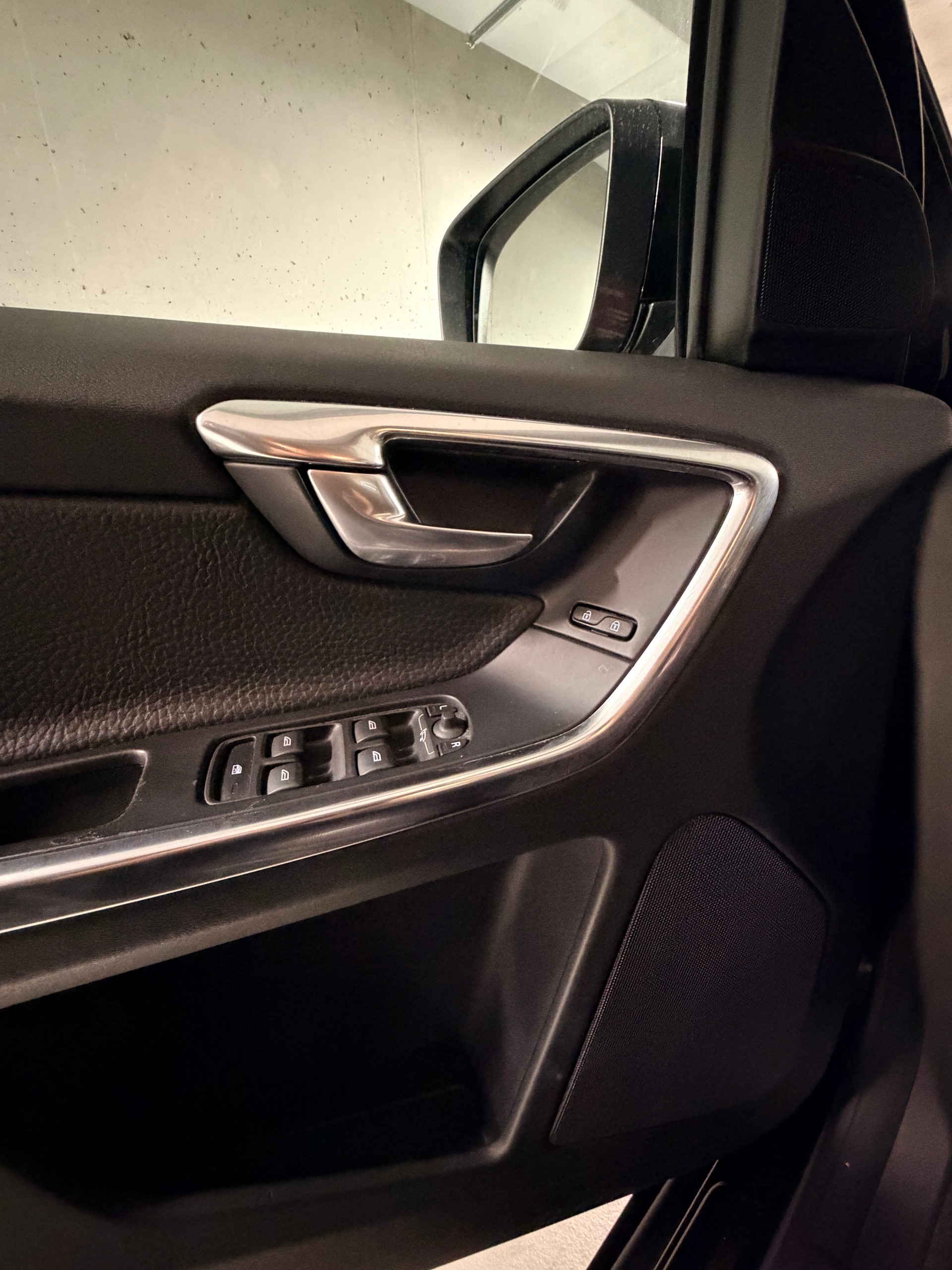 VOLVO XC60 D5 AWD Summum Geartronic-image-14