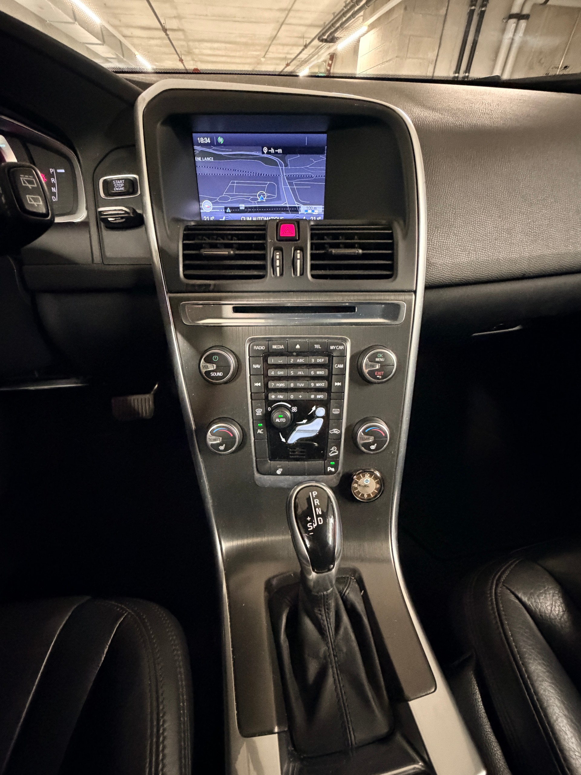 VOLVO XC60 D5 AWD Summum Geartronic-image-12