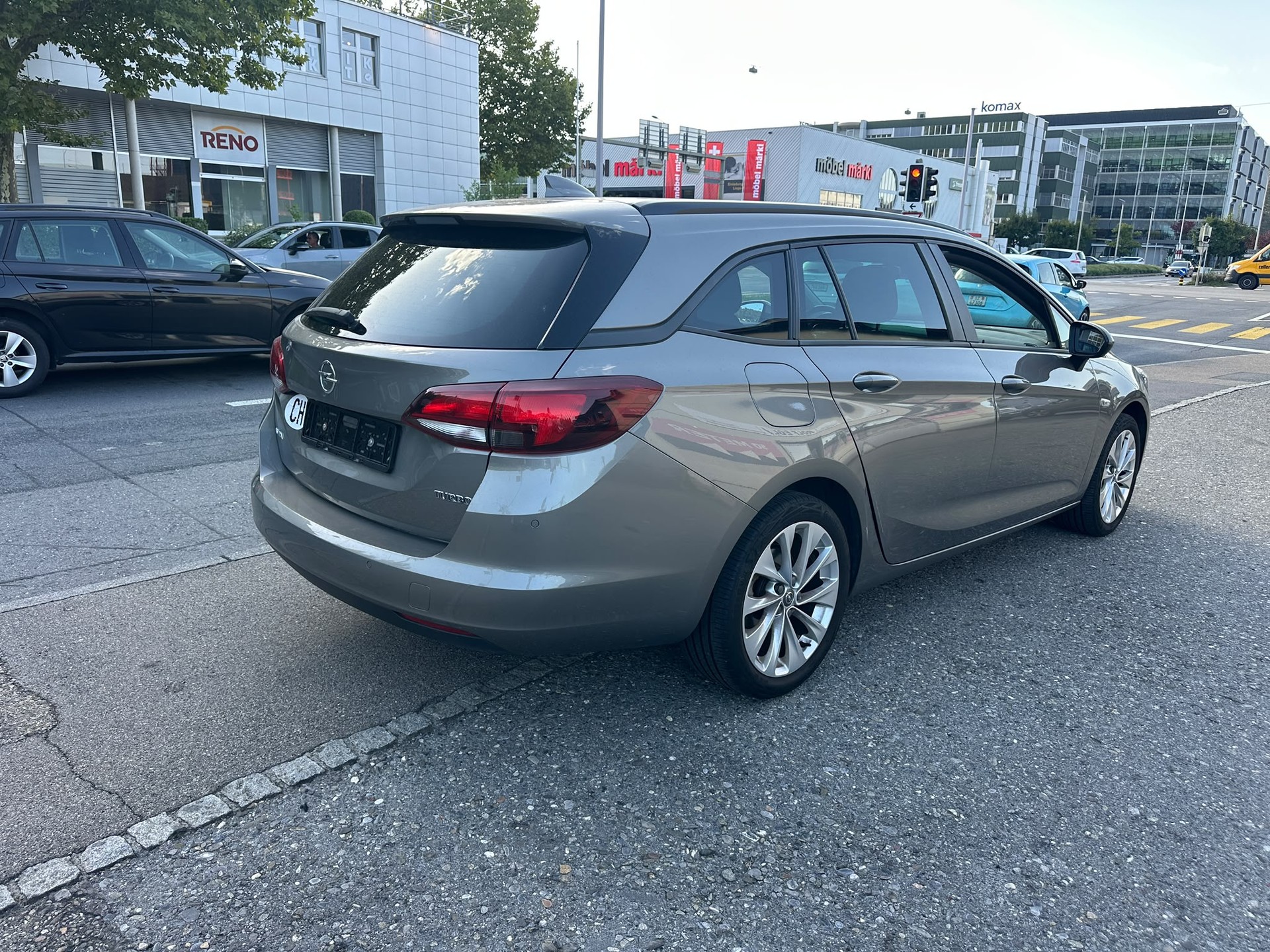 OPEL Astra Sports Tourer 1.4i Turbo Dynamic Automatic-image-4