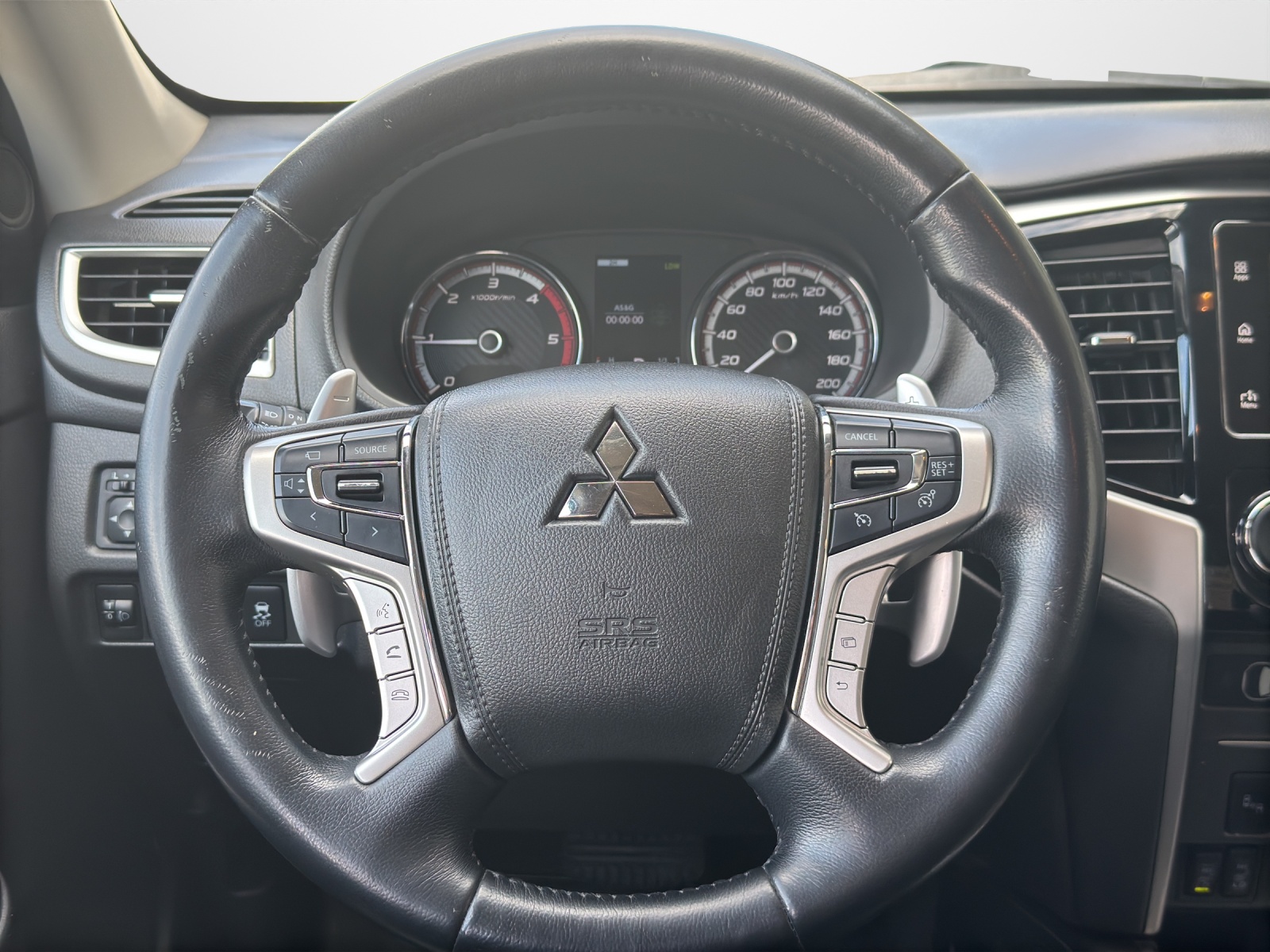 MITSUBISHI L 200 4x4 D-Cab Pick-up 2.2 DID 4x4 Diamond-image-7