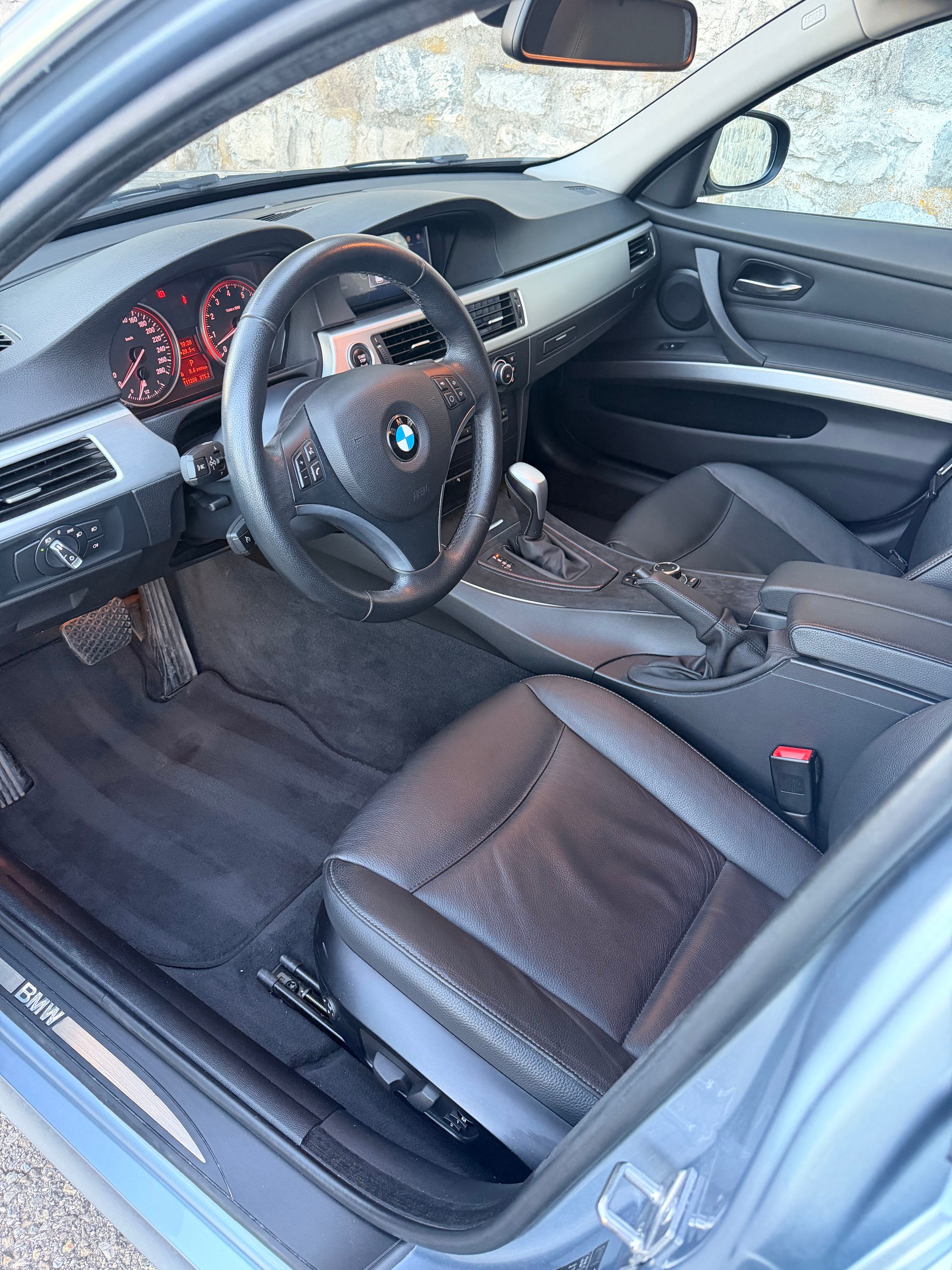 BMW 335i x-Drive Steptronic-image-3