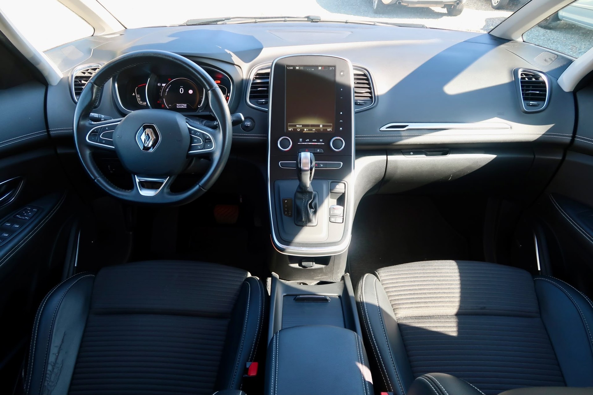 RENAULT Scénic 1.6 dCi Intens EDC-image-10