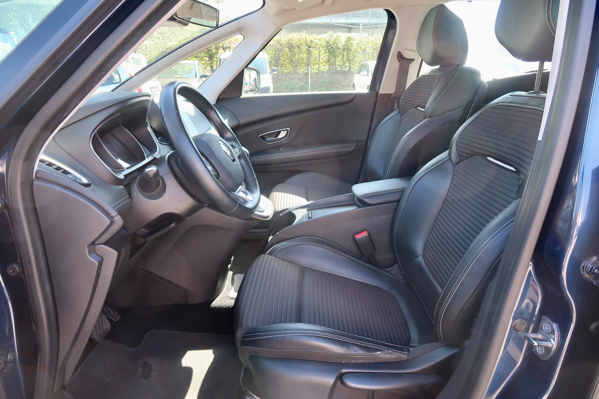RENAULT Scénic 1.6 dCi Intens EDC-image-6