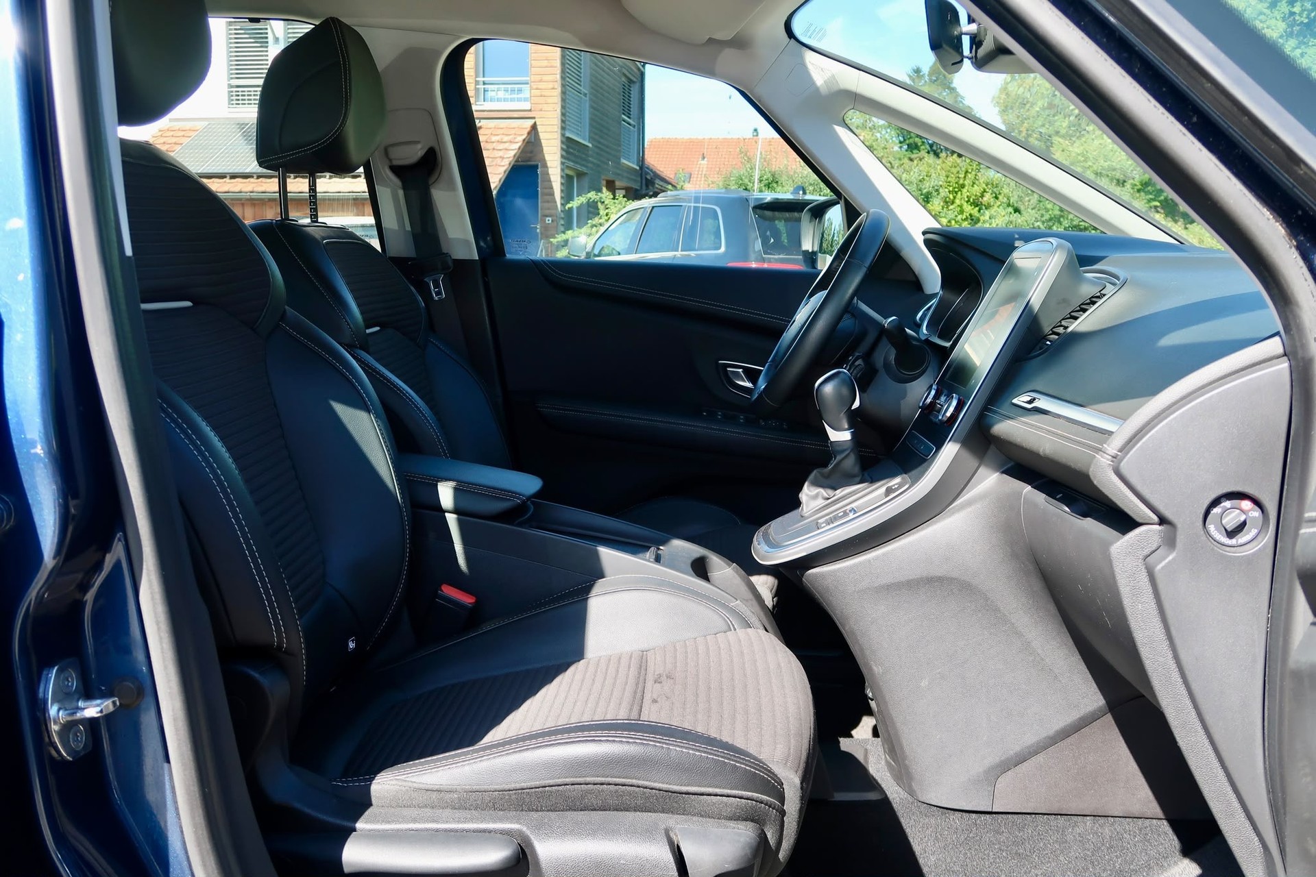 RENAULT Scénic 1.6 dCi Intens EDC-image-8
