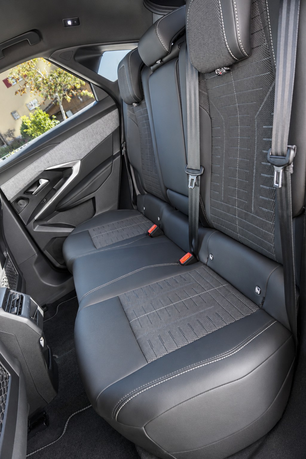PEUGEOT 3008 1.2 Hybrid GT-image-11
