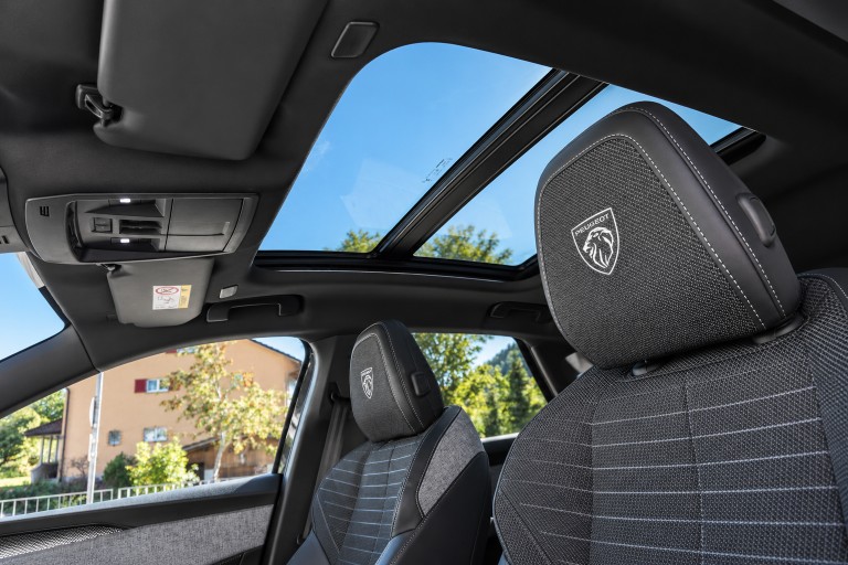 PEUGEOT 3008 1.2 Hybrid GT-image-10