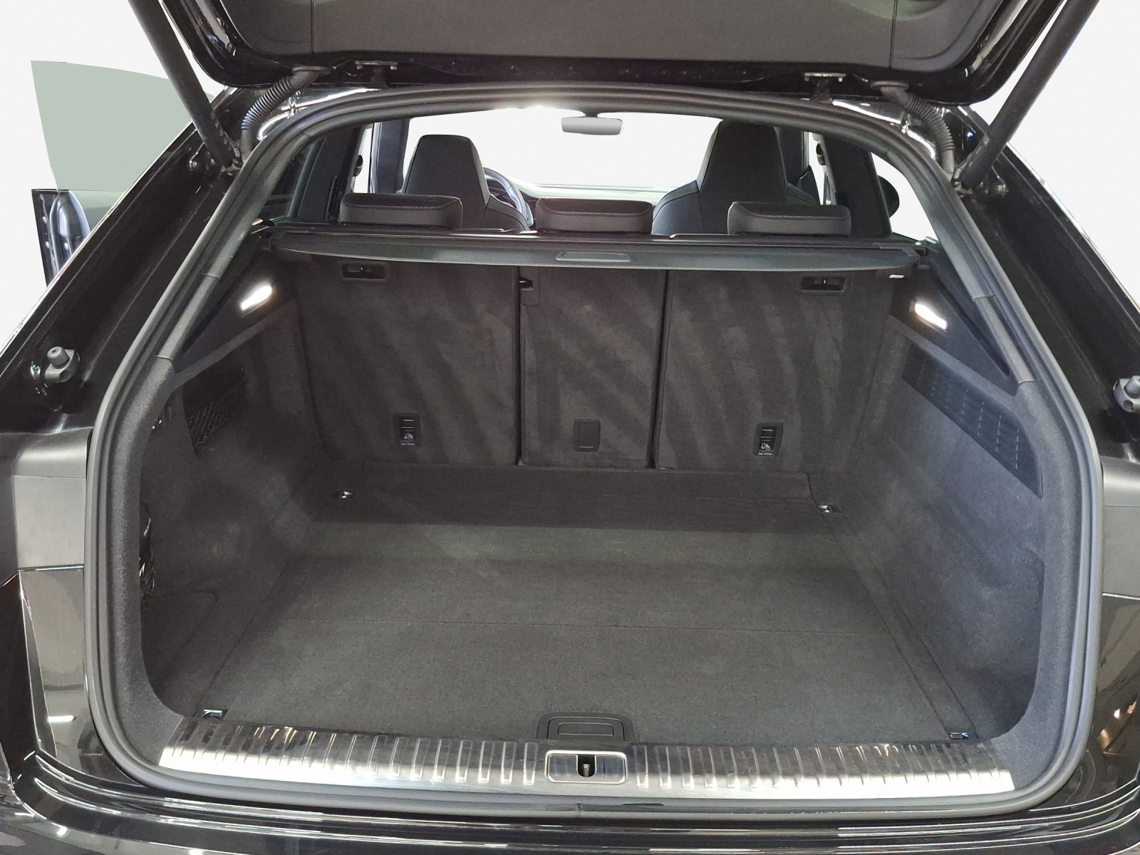 AUDI Q8 55 TFSI quattro tiptronic-image-12