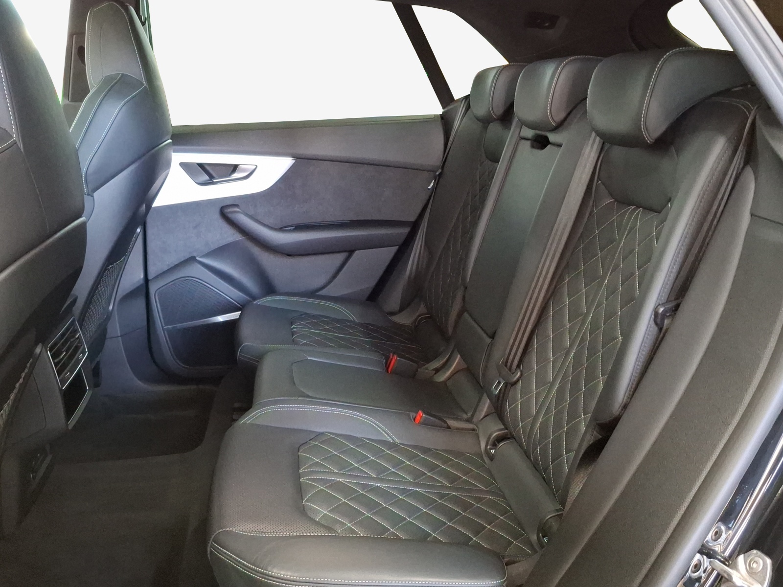 AUDI Q8 55 TFSI quattro tiptronic-image-11