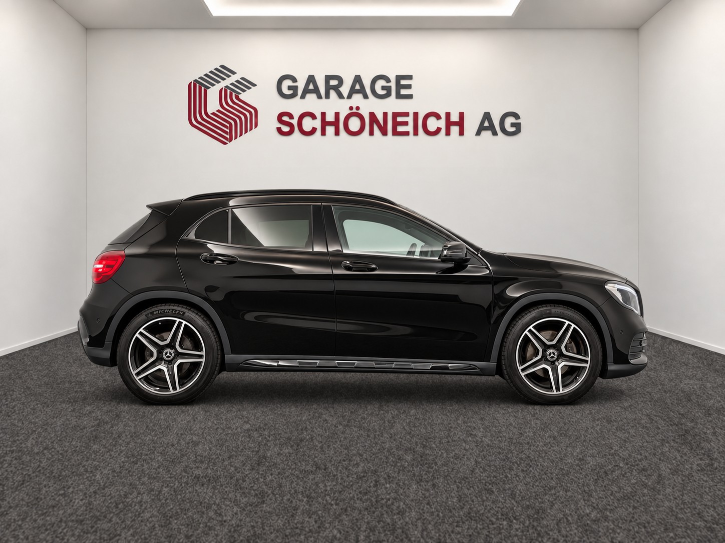 MERCEDES-BENZ GLA 220 AMG Line 4m-image-3