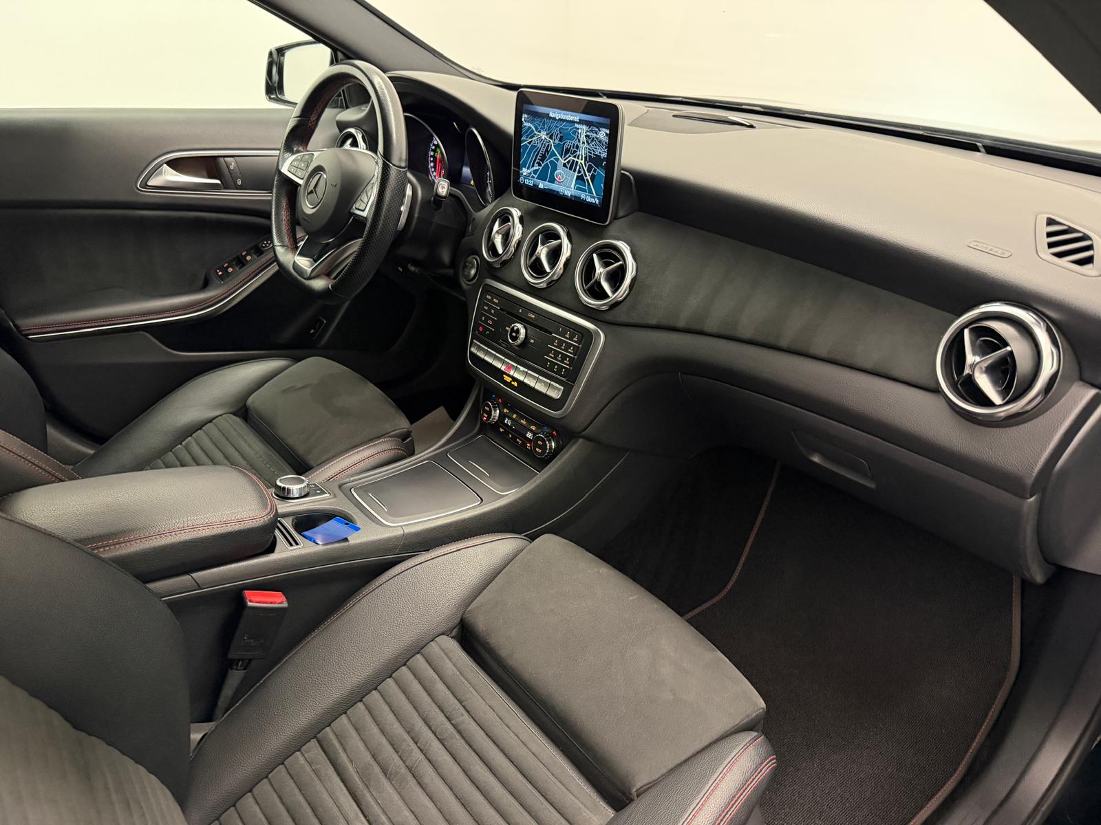MERCEDES-BENZ GLA 220 AMG Line 4m-image-10