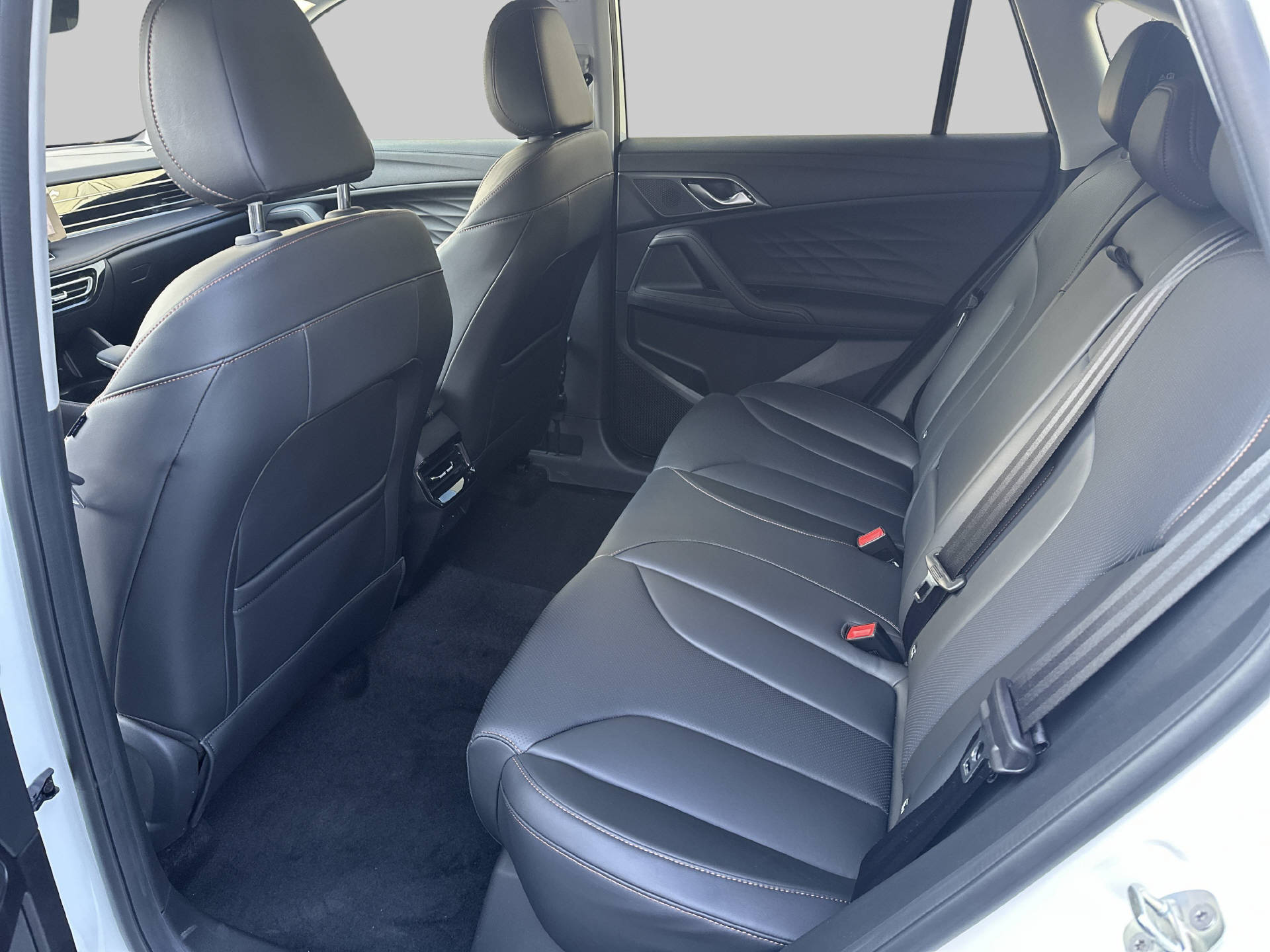 MG HS 1.5 Hybrid Luxury-image-8