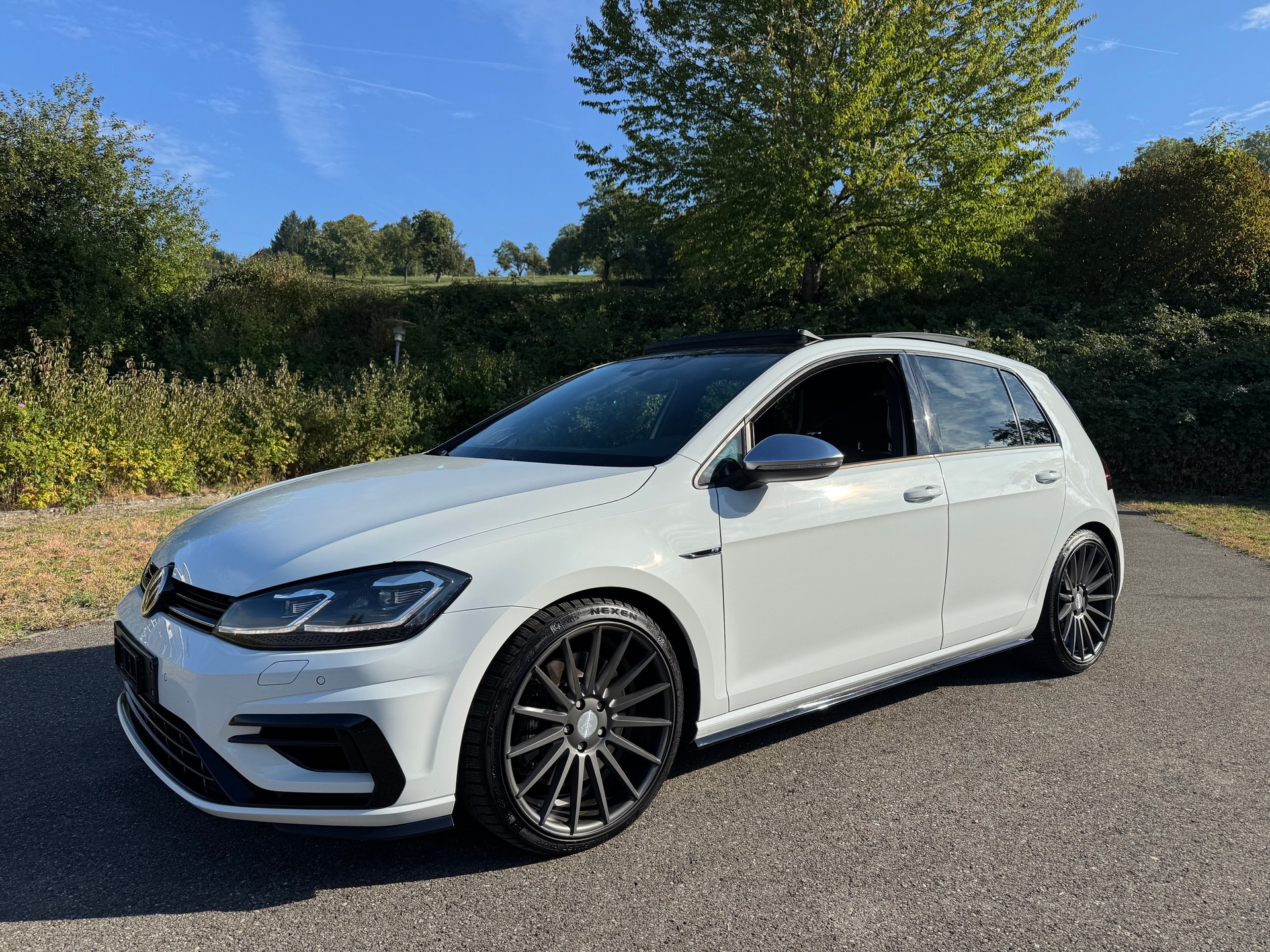 VW 2.0 TSI R 310 DSG 4motion-image-1
