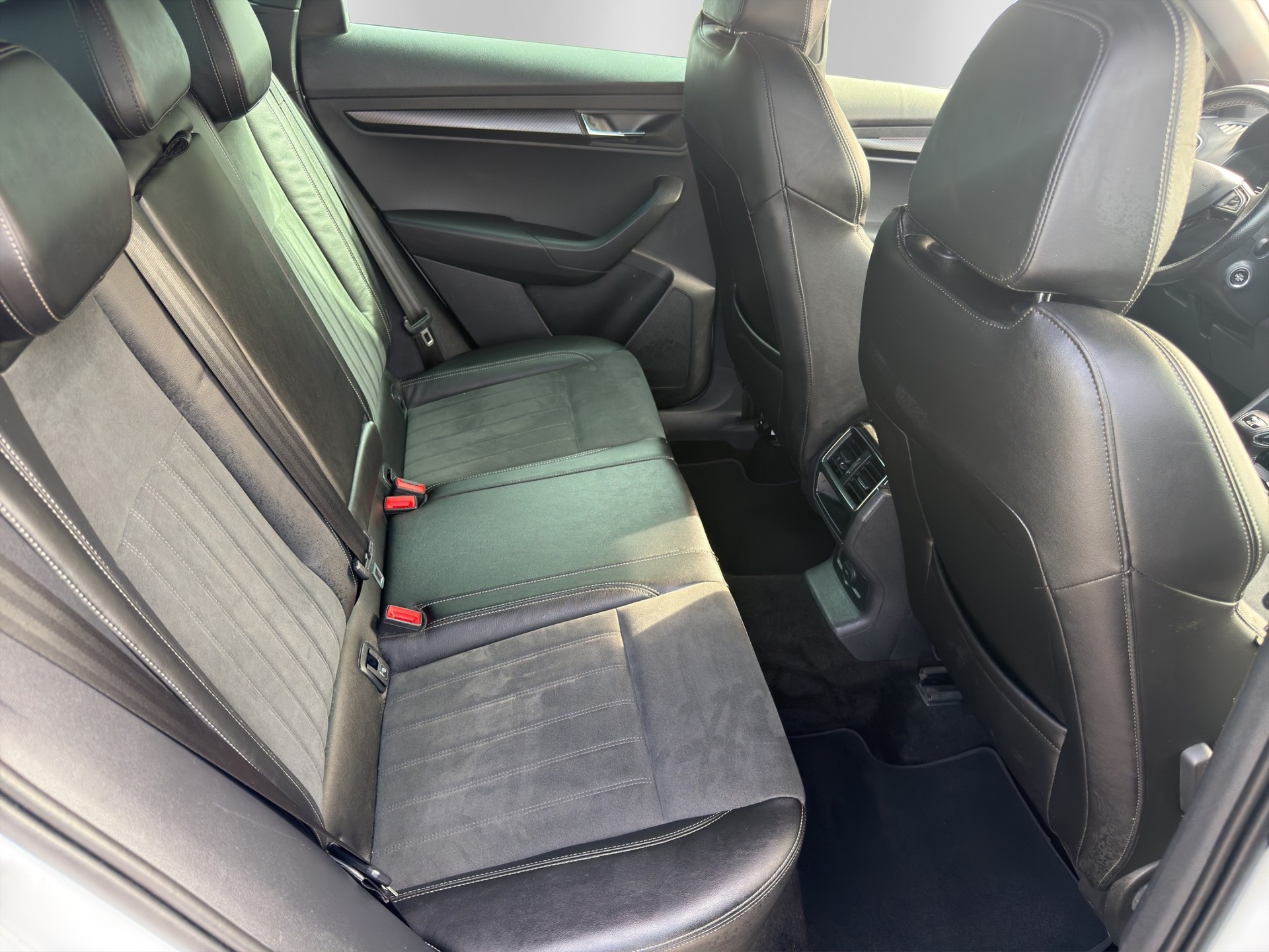 SKODA Karoq 2.0 TSI SportLine 4x4 DSG-image-15
