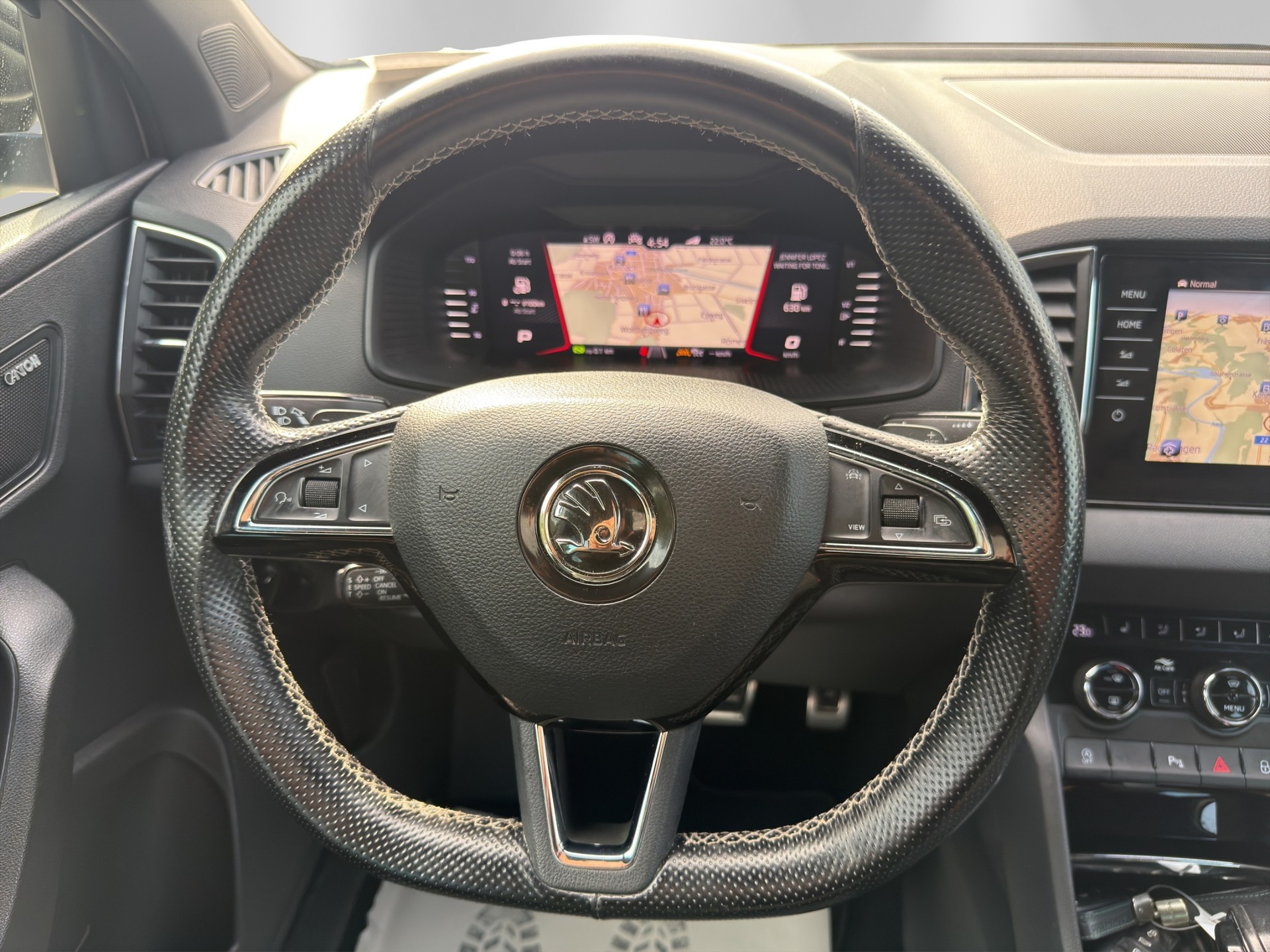 SKODA Karoq 2.0 TSI SportLine 4x4 DSG-image-10